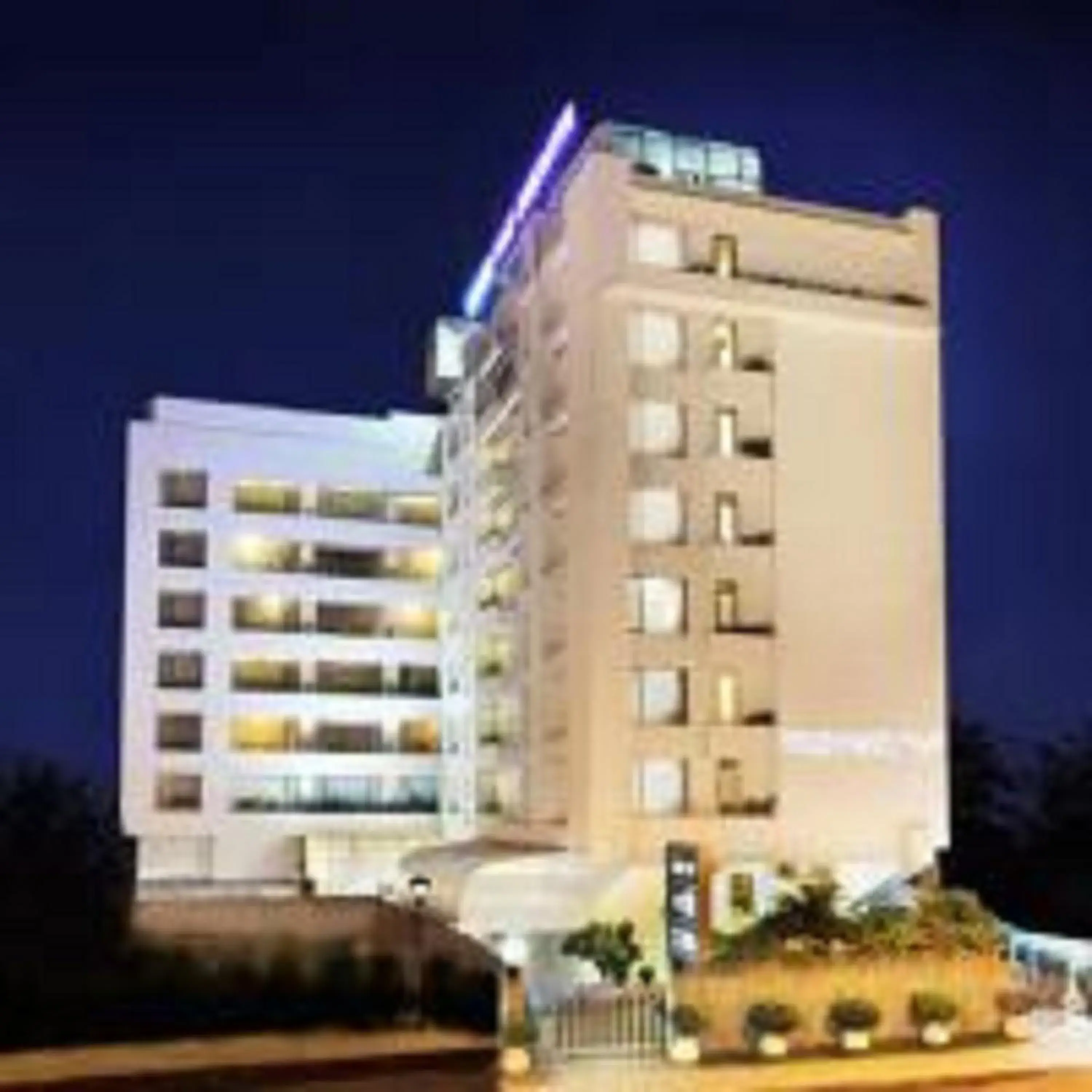 Facade/entrance, Property Building in Hotel Yogi Executive