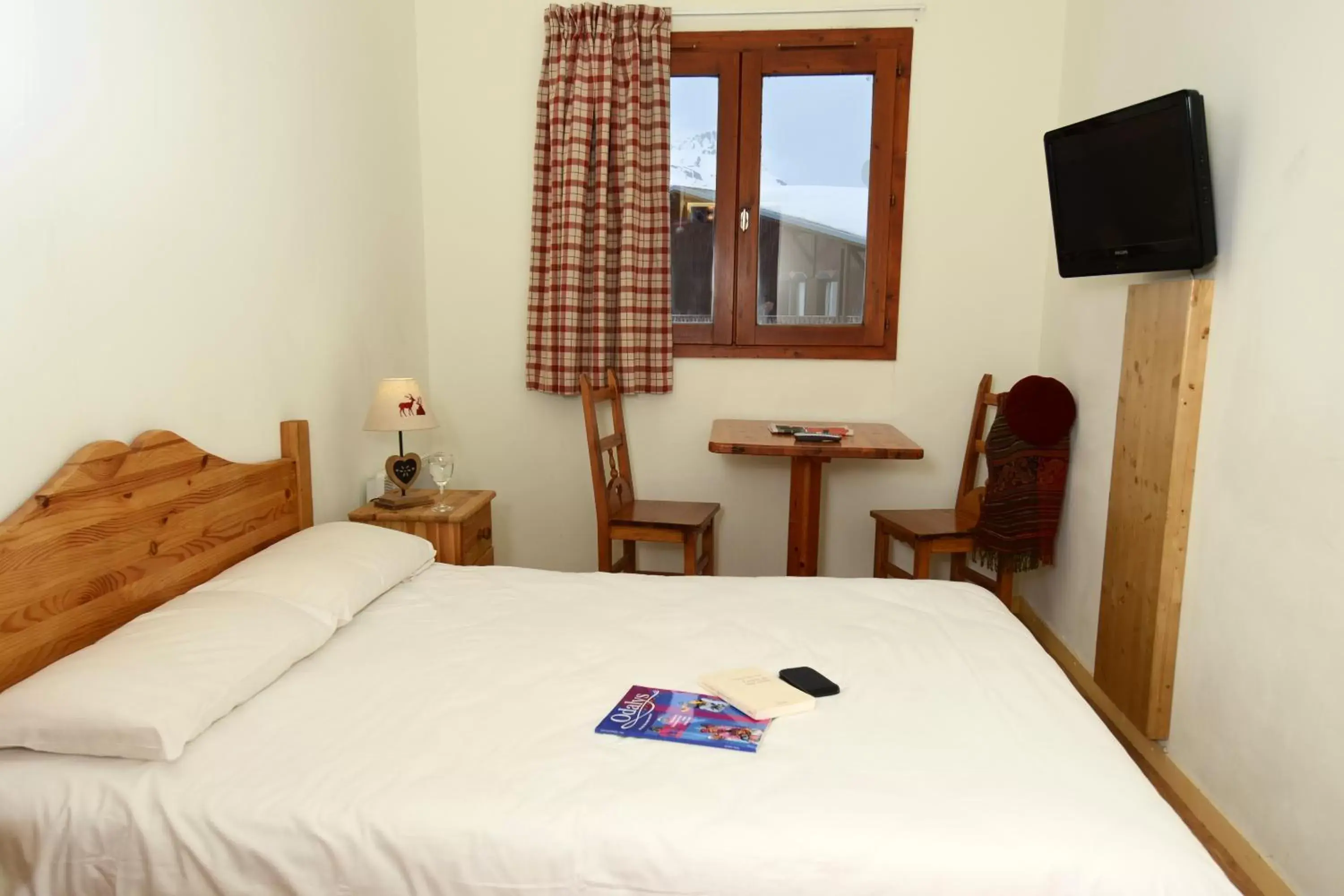 Bedroom, Bed in Odalys Chalet Alpina