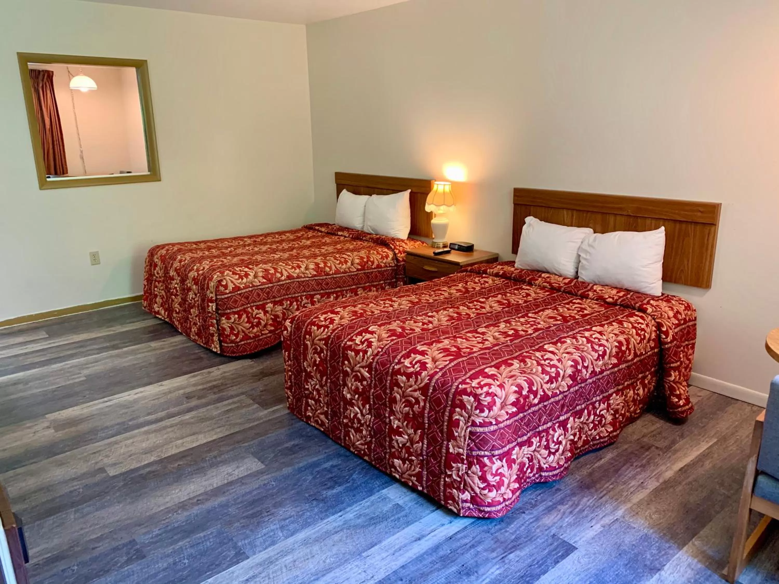 Standard Queen Room with Two Queen Beds in Executive Inn