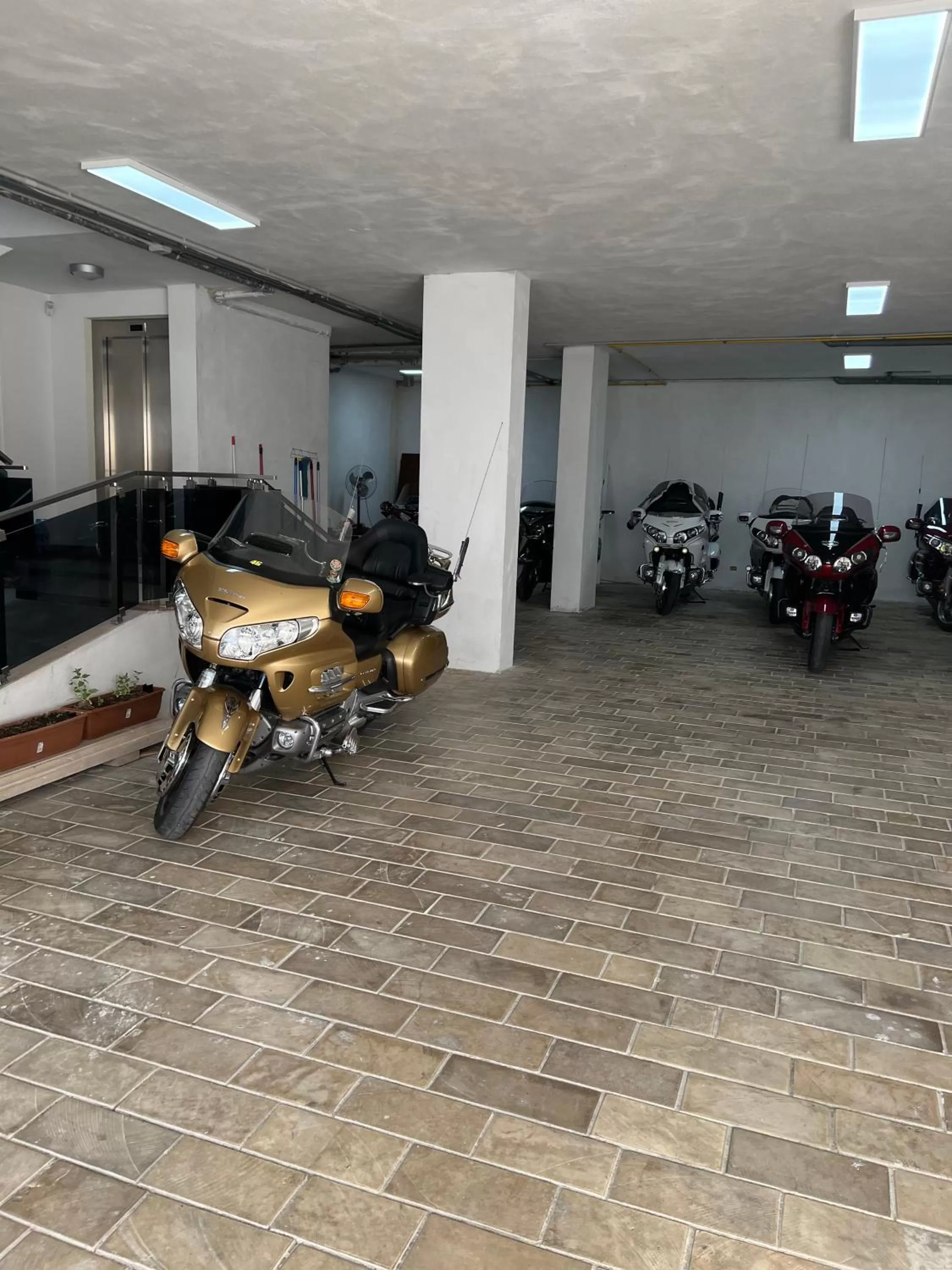 Parking in Mervin Hotel