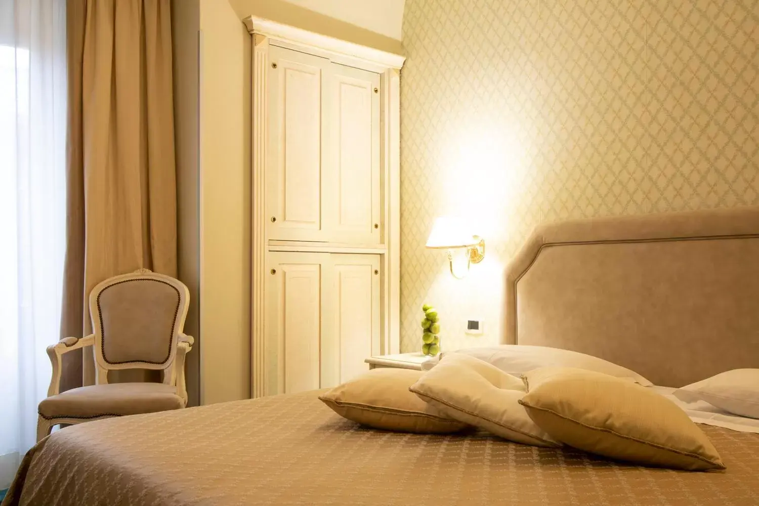 Bed in Hotel La Locanda