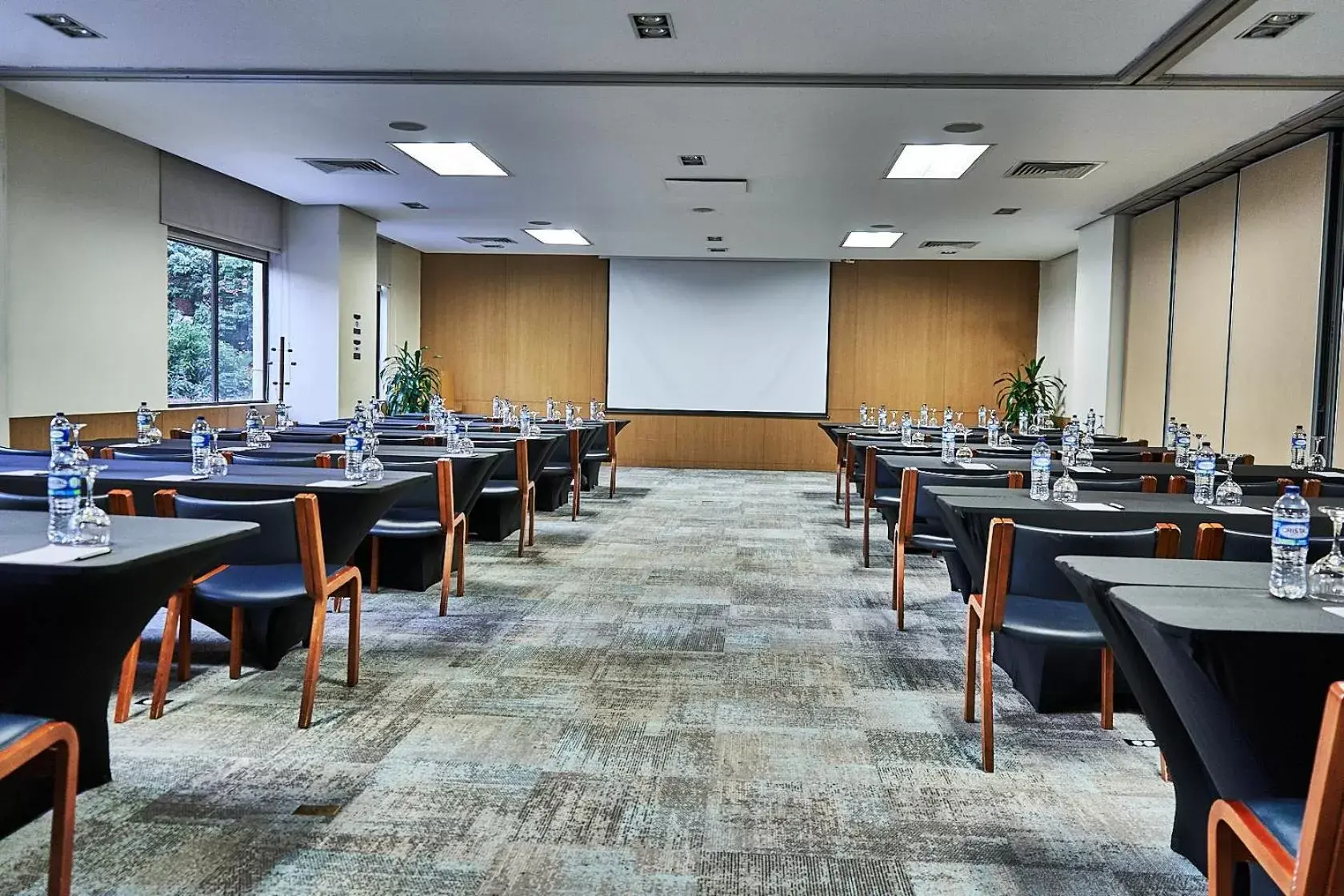 Meeting/conference room, Restaurant/Places to Eat in Hotel Poblado Plaza