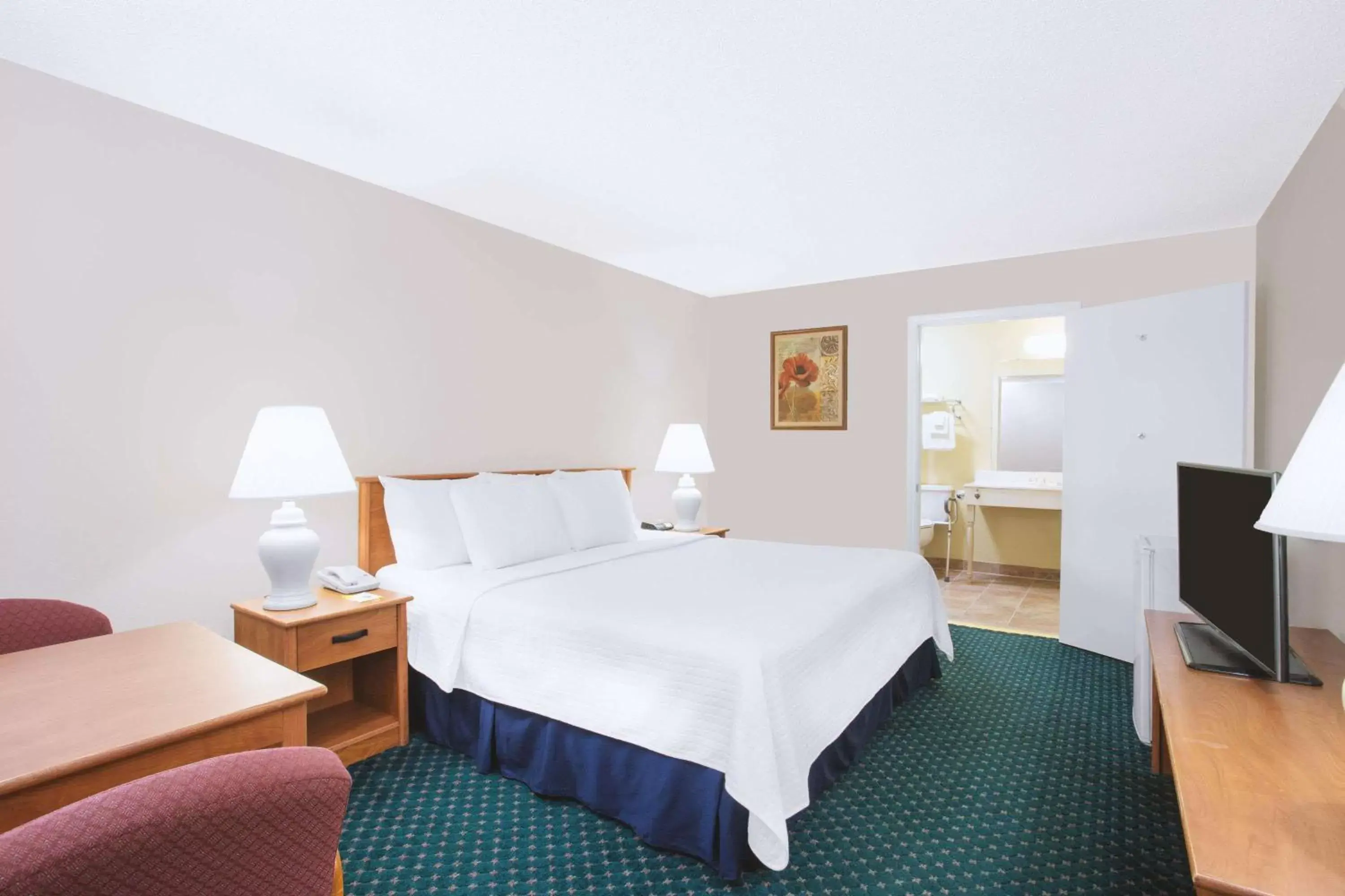 Photo of the whole room, Bed in Days Inn by Wyndham Wytheville
