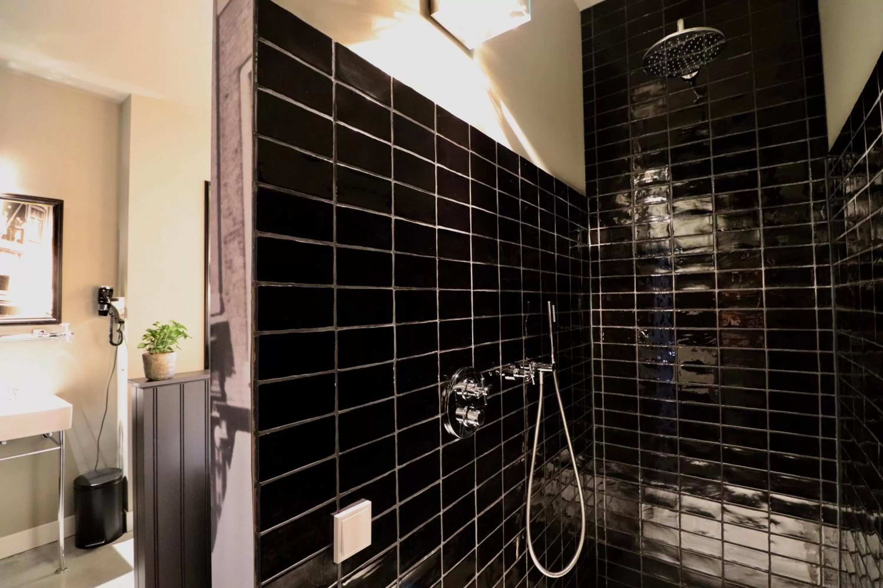 Shower in Van der Gang Suites uniek design in hartje Dokkum