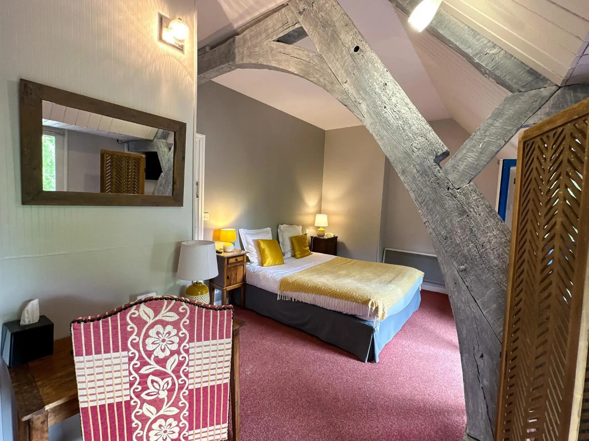 Photo of the whole room, Bed in Le Manoir Des Portes