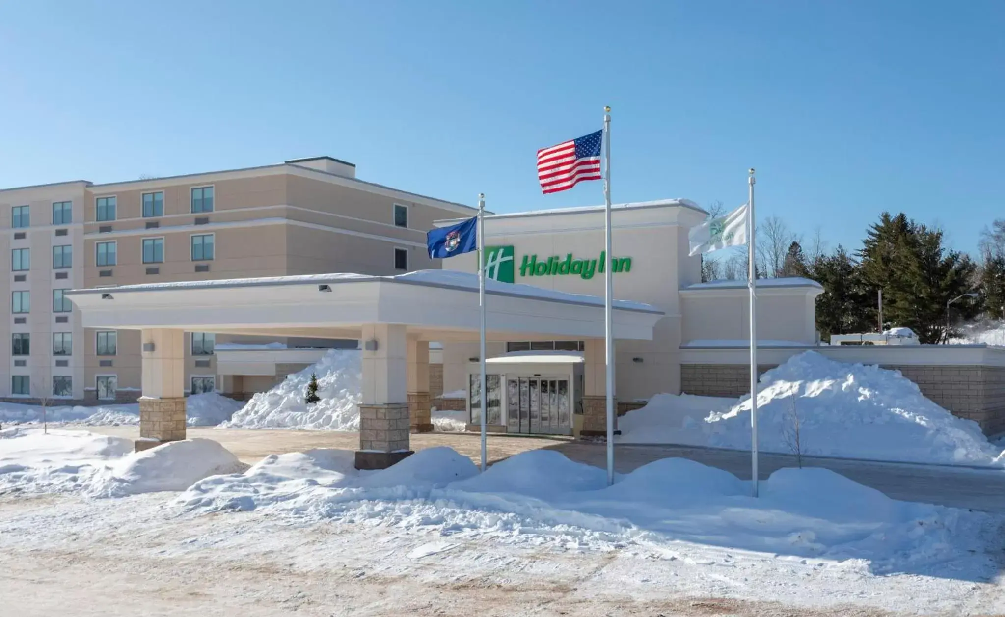 Property building, Winter in Holiday Inn Marquette, an IHG Hotel