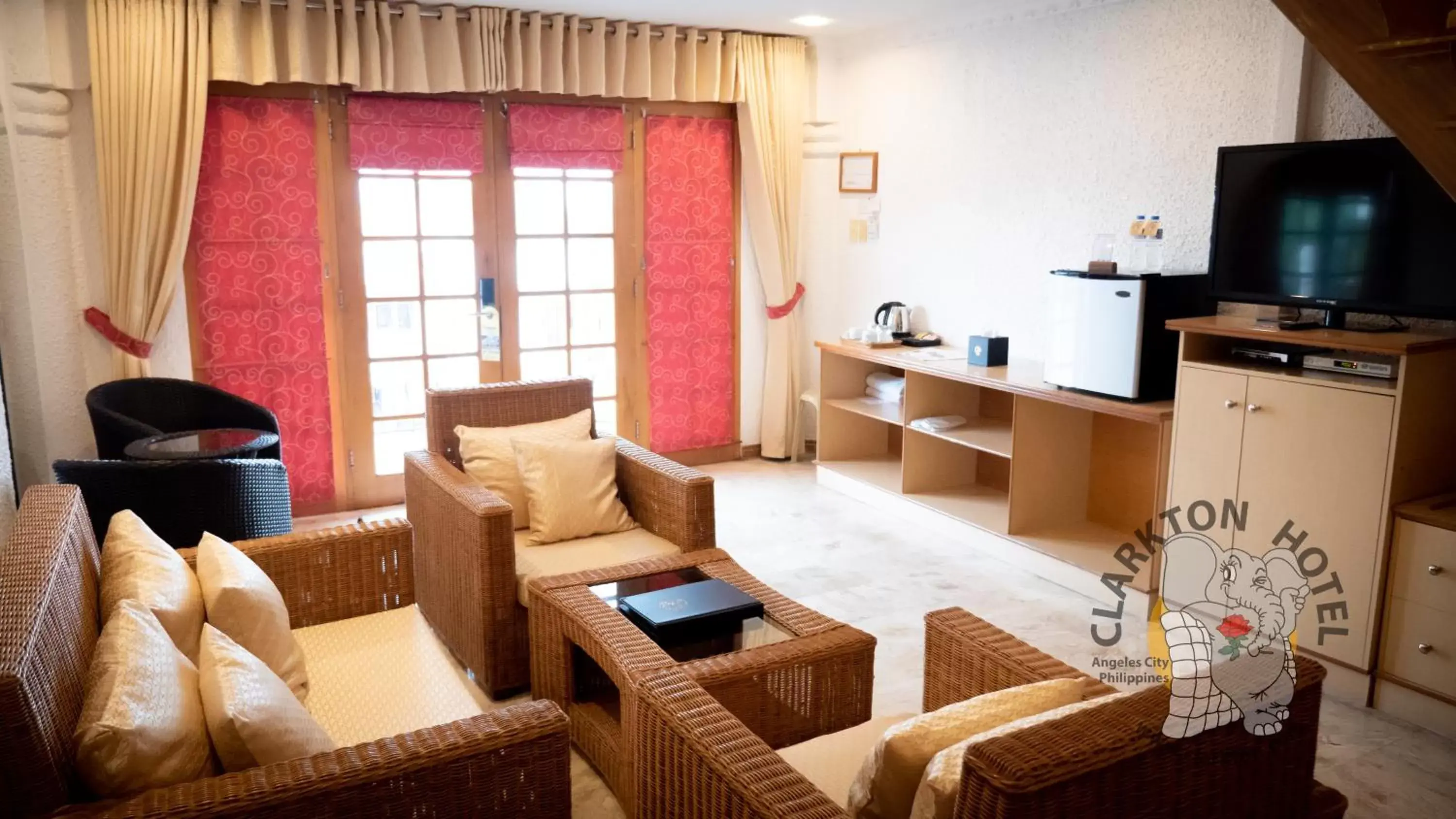 Seating Area in Clarkton Hotel Apartment