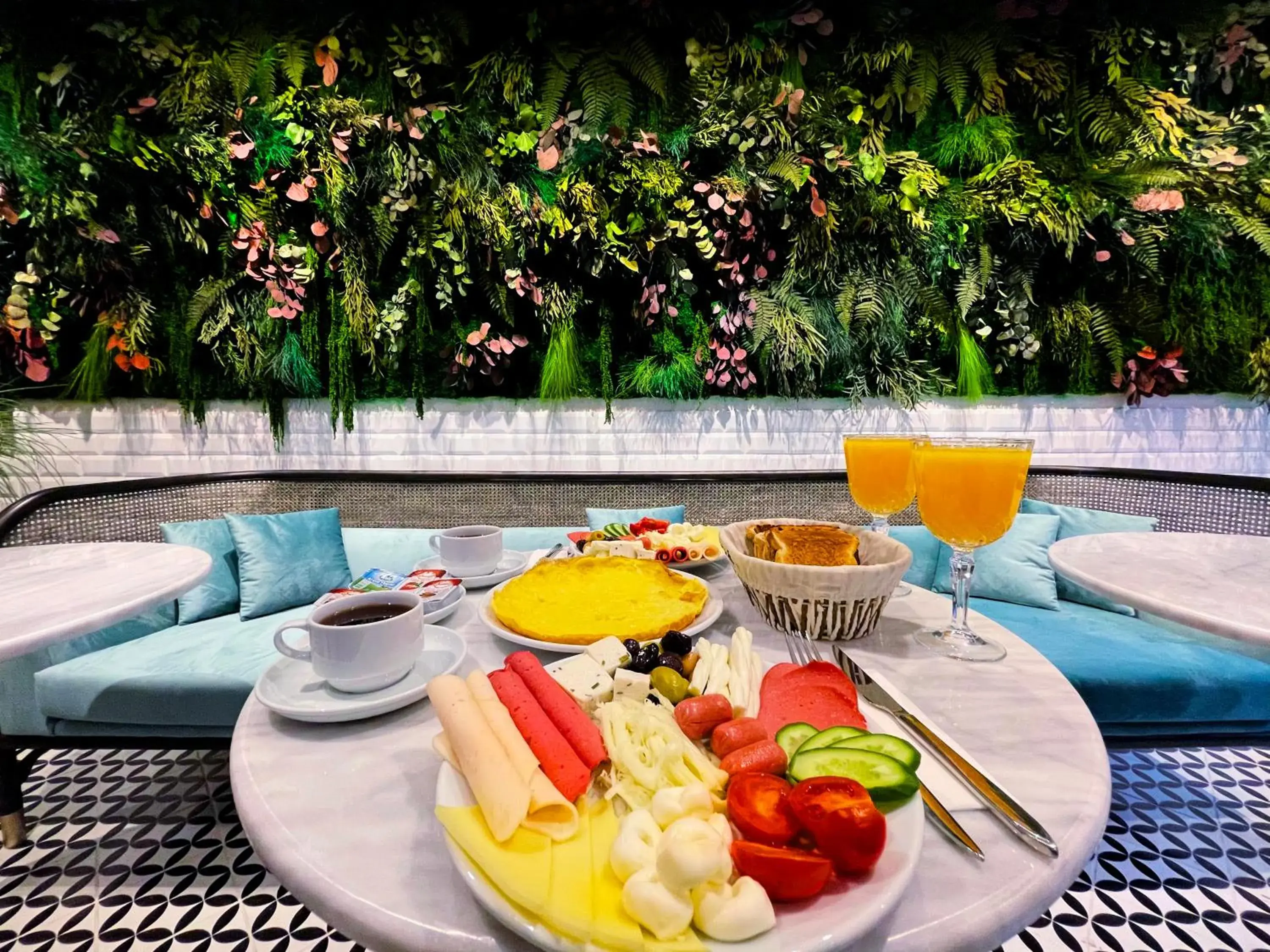 Continental breakfast in Weingart Istanbul