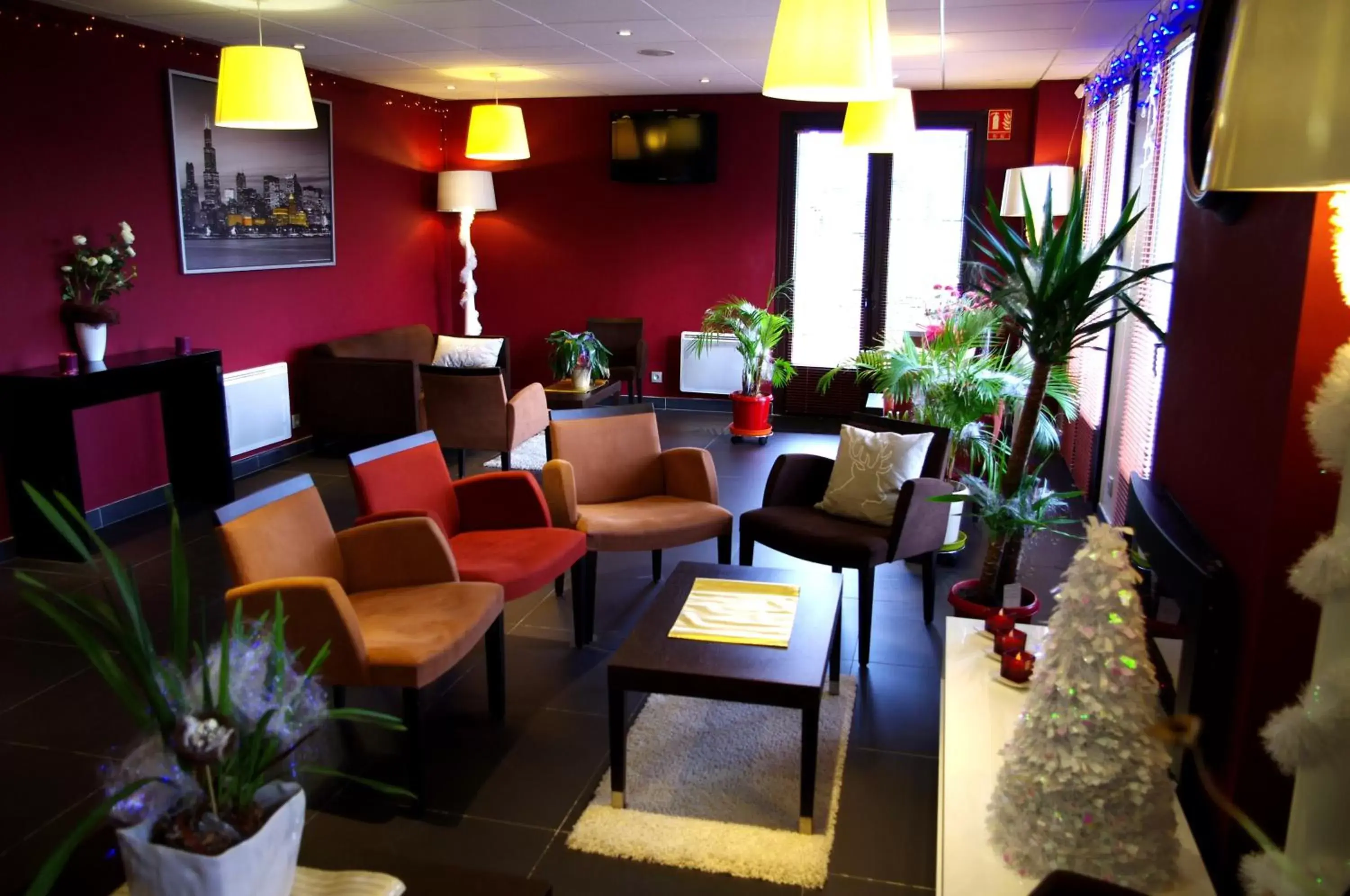 Lobby or reception, Lounge/Bar in Kyriad Quimper Sud