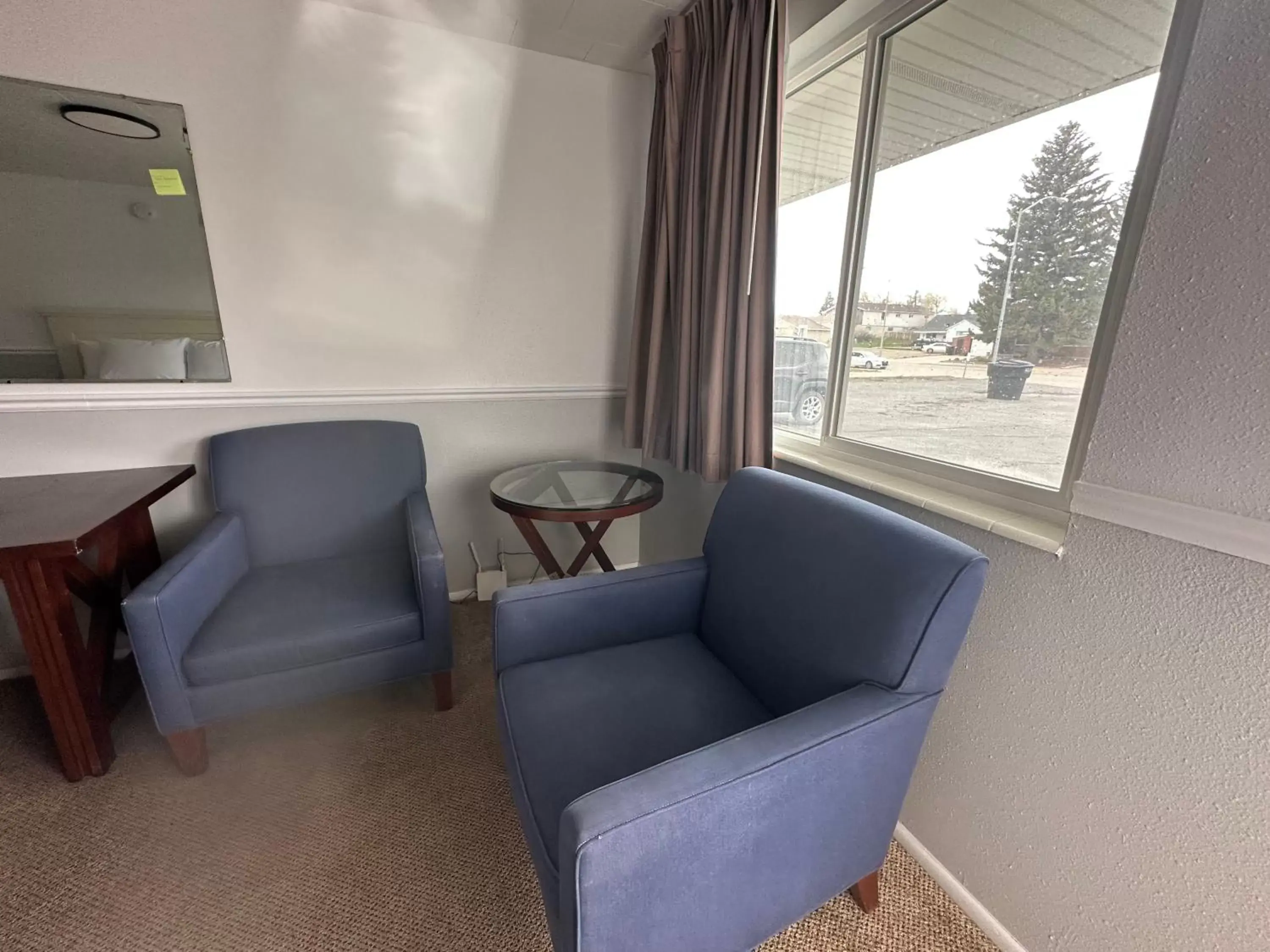 Seating Area in Fossil Butte Motel