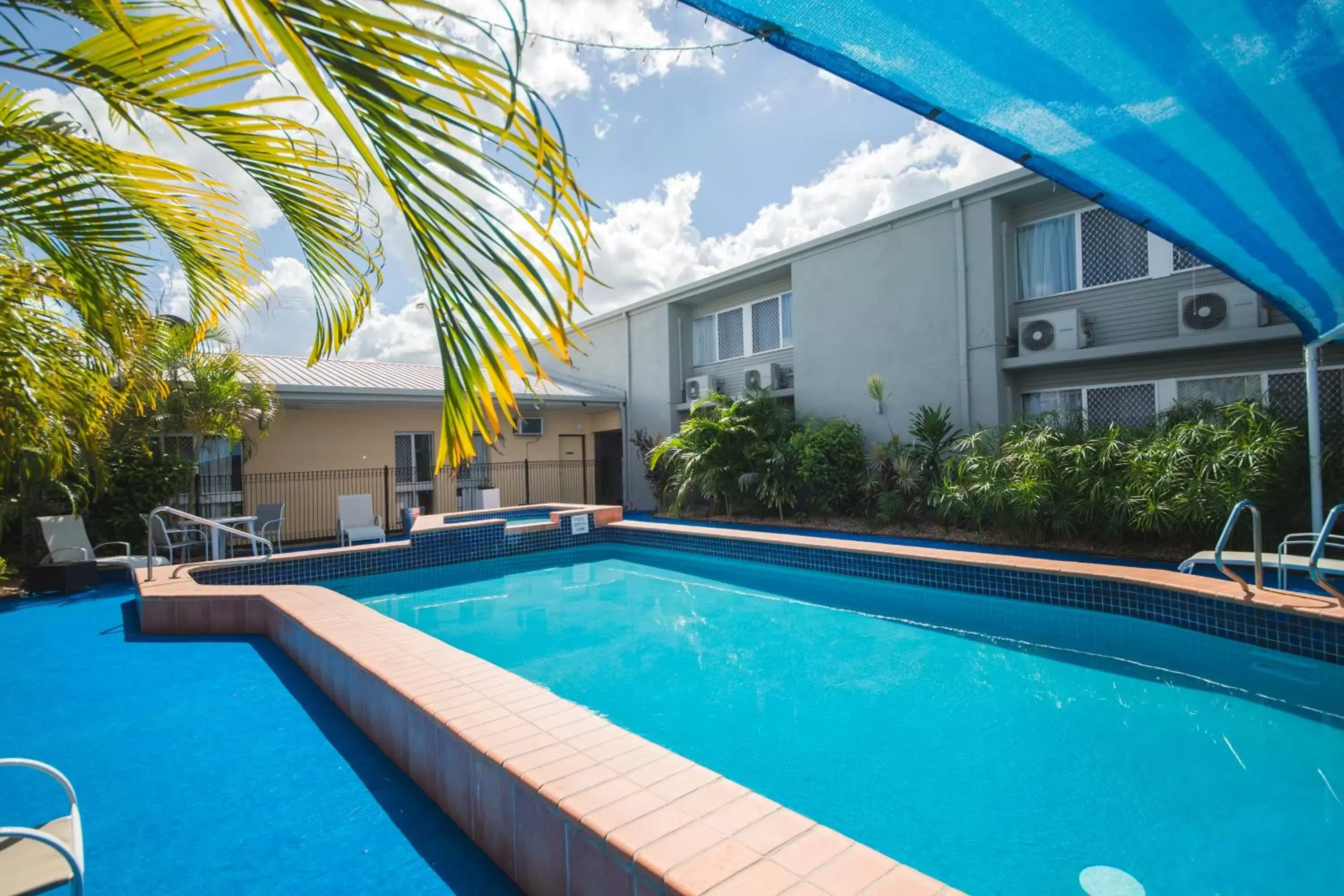 Swimming Pool in Hampton Villa Motel