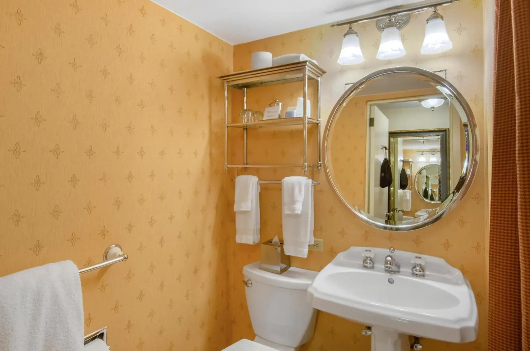 Bathroom in Boston Omni Parker House Hotel