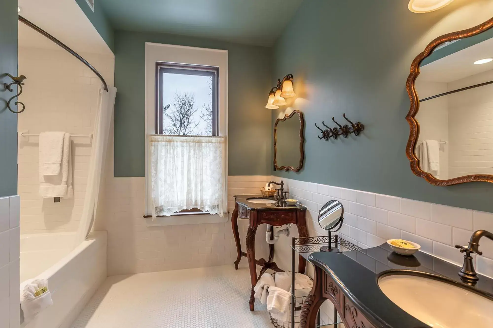 Bathroom in Steele Mansion Inn & Gathering Hub