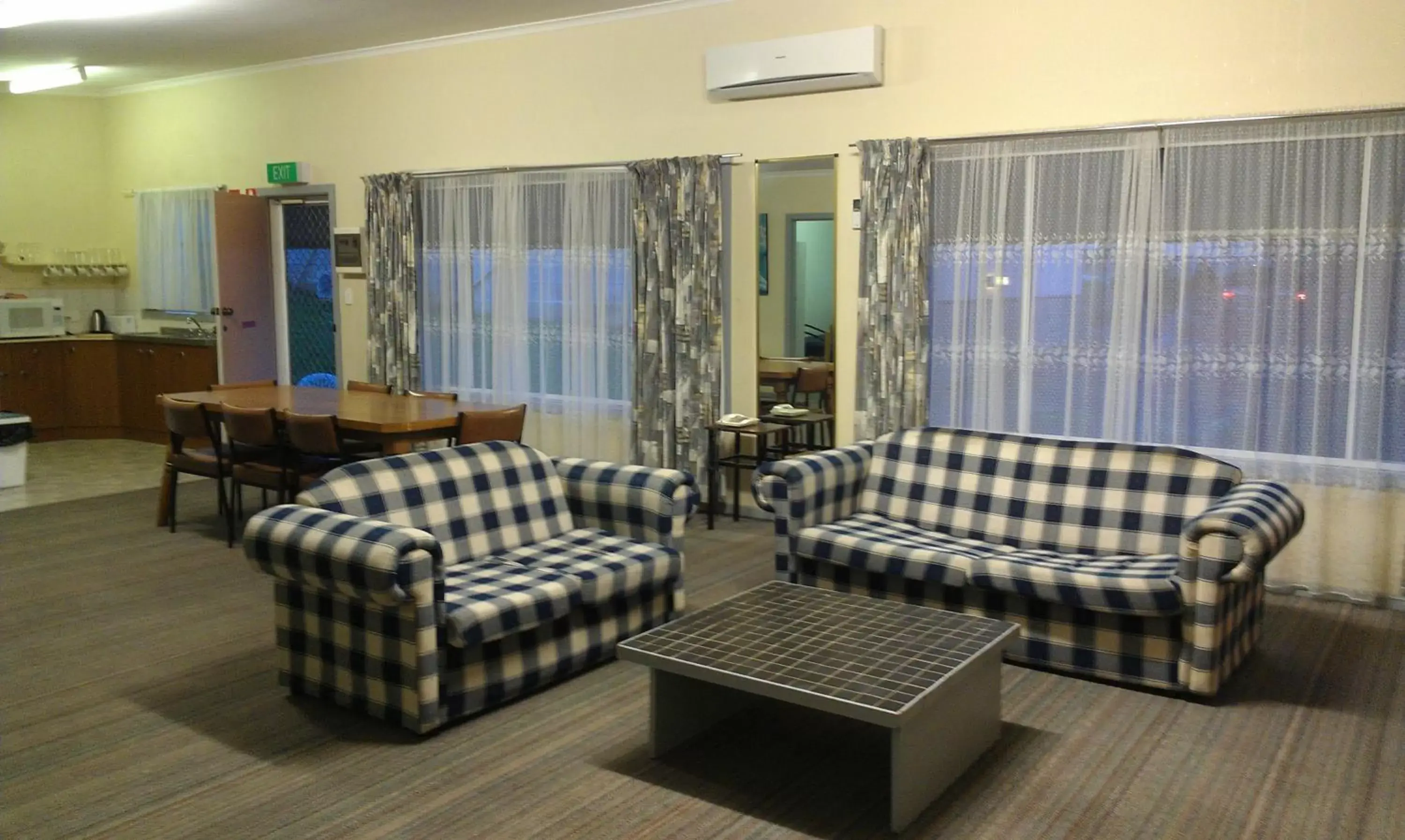 Living room, Seating Area in Avalon Motel