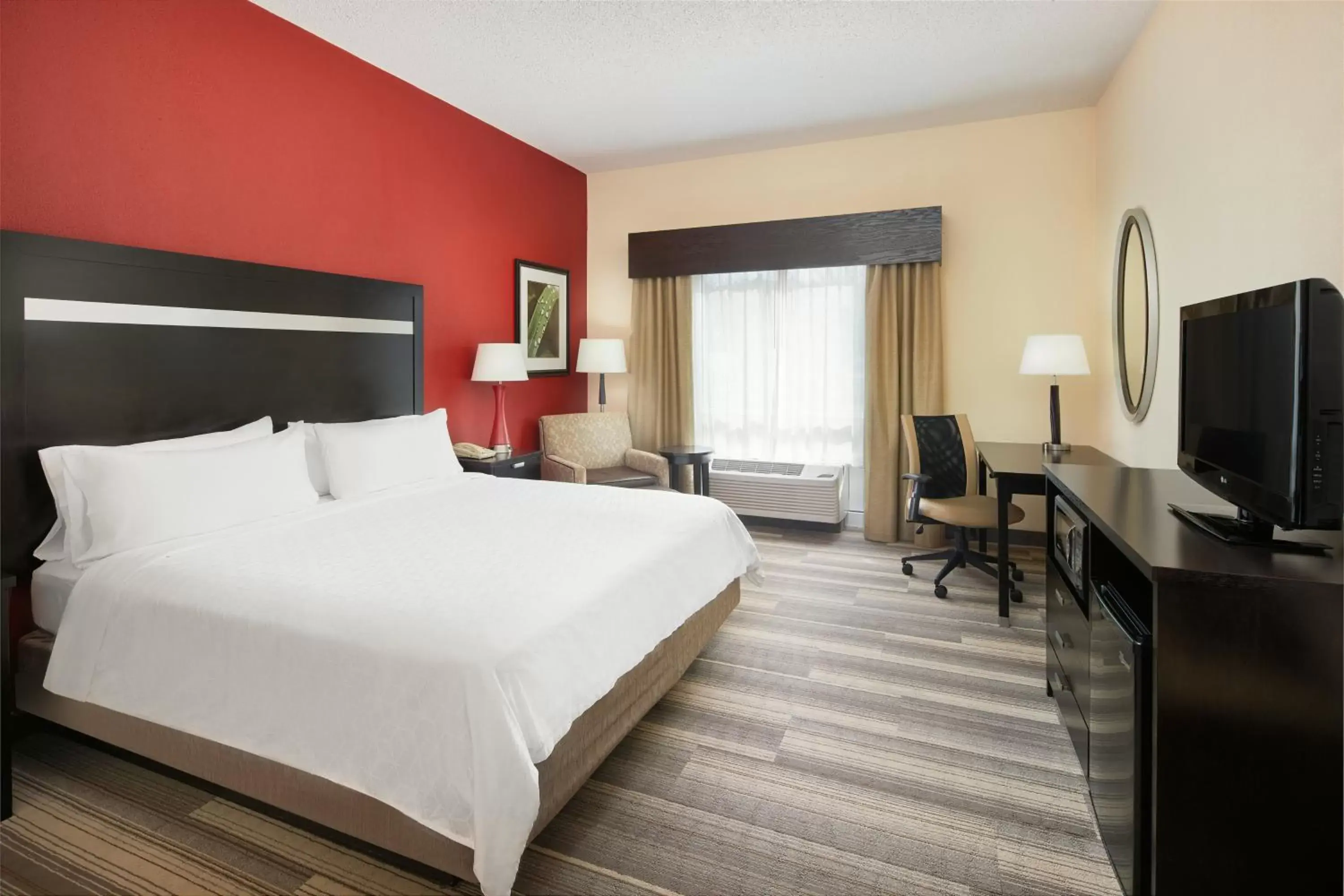 Photo of the whole room, Bed in Holiday Inn Express & Suites I-26 & Us 29 At Westgate Mall, an IHG Hotel