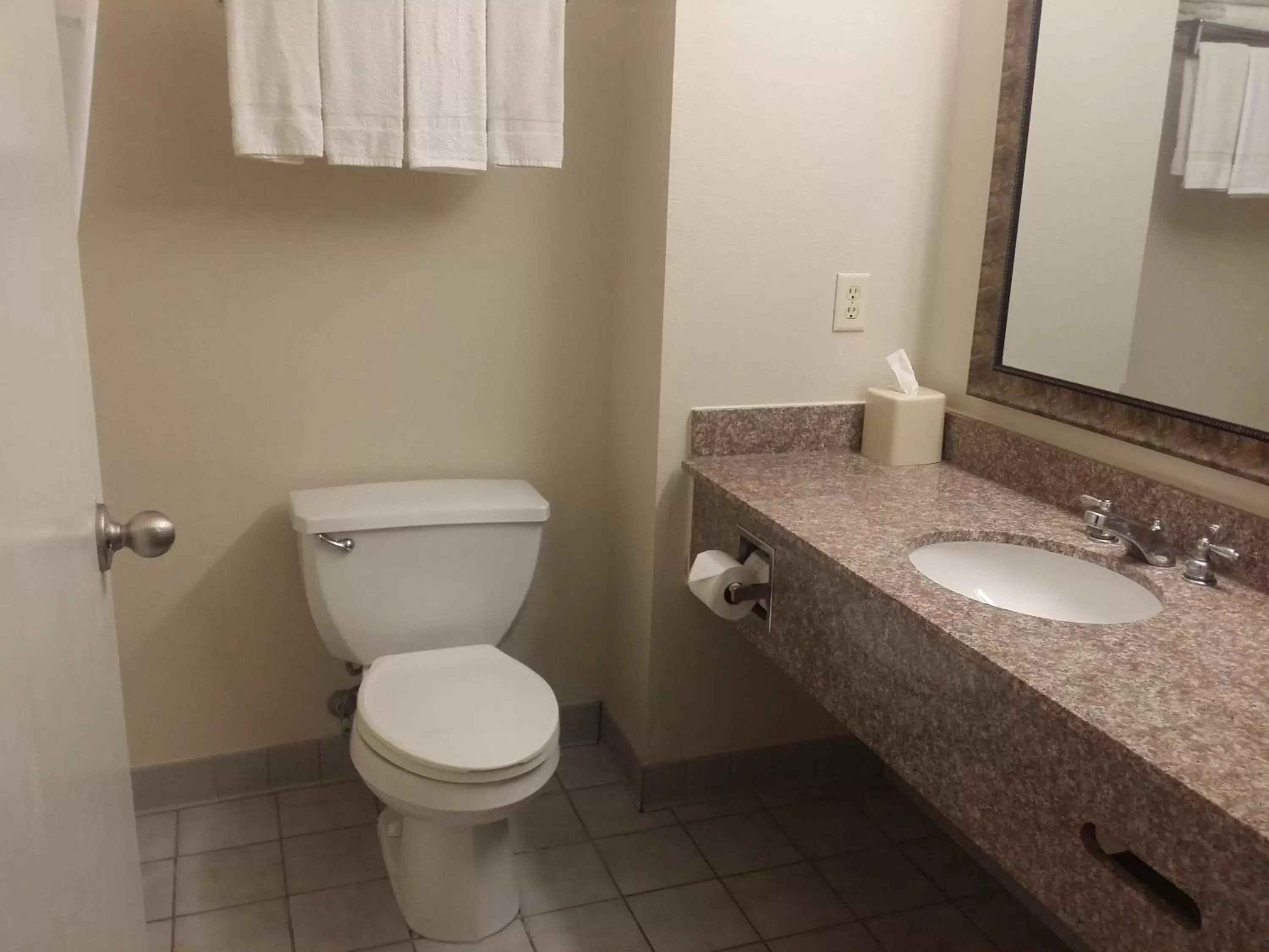 Shower, Bathroom in Quality Inn & Suites Schoharie near Howe Caverns