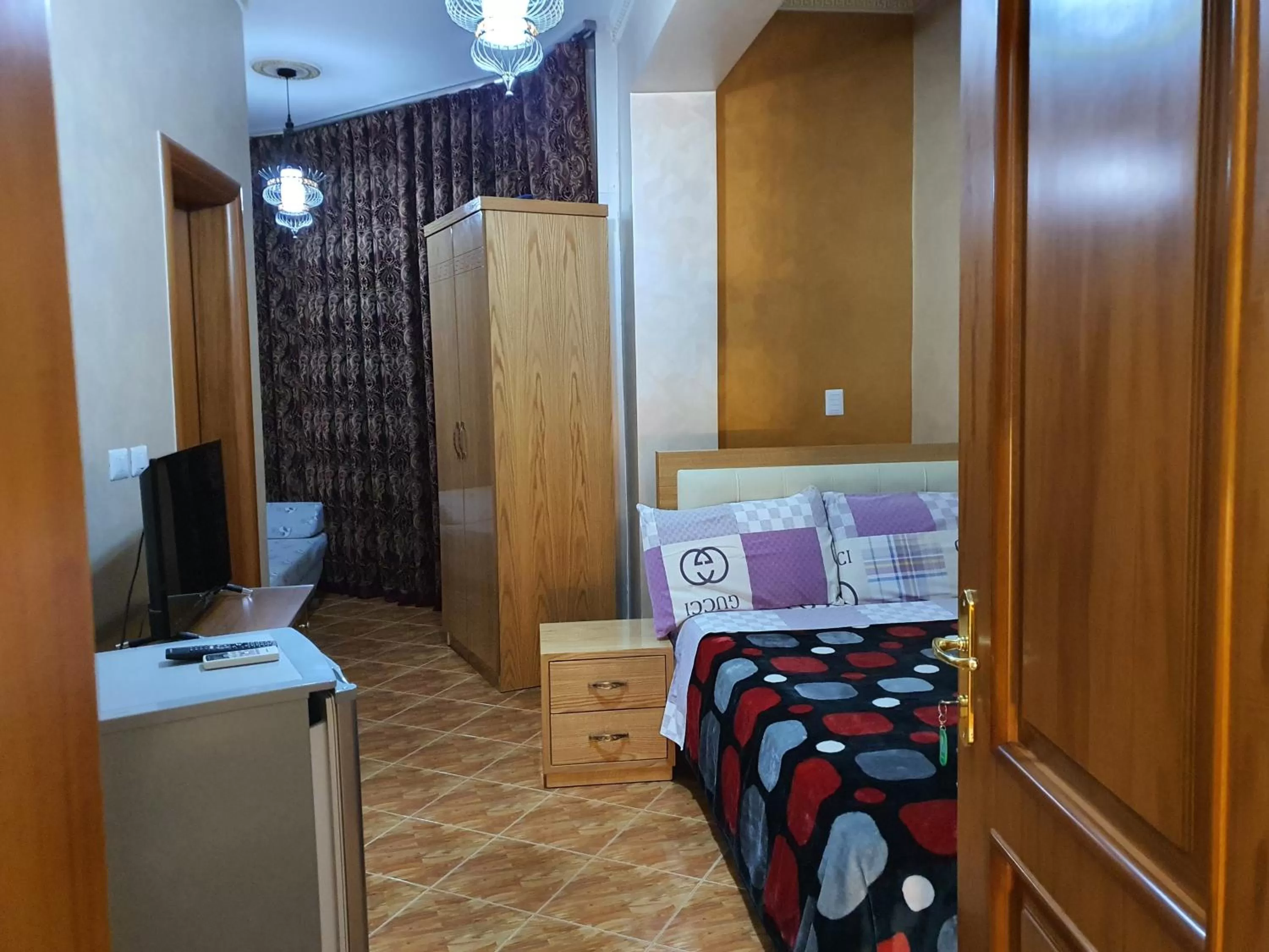 Bed in Kompleksi GJONI