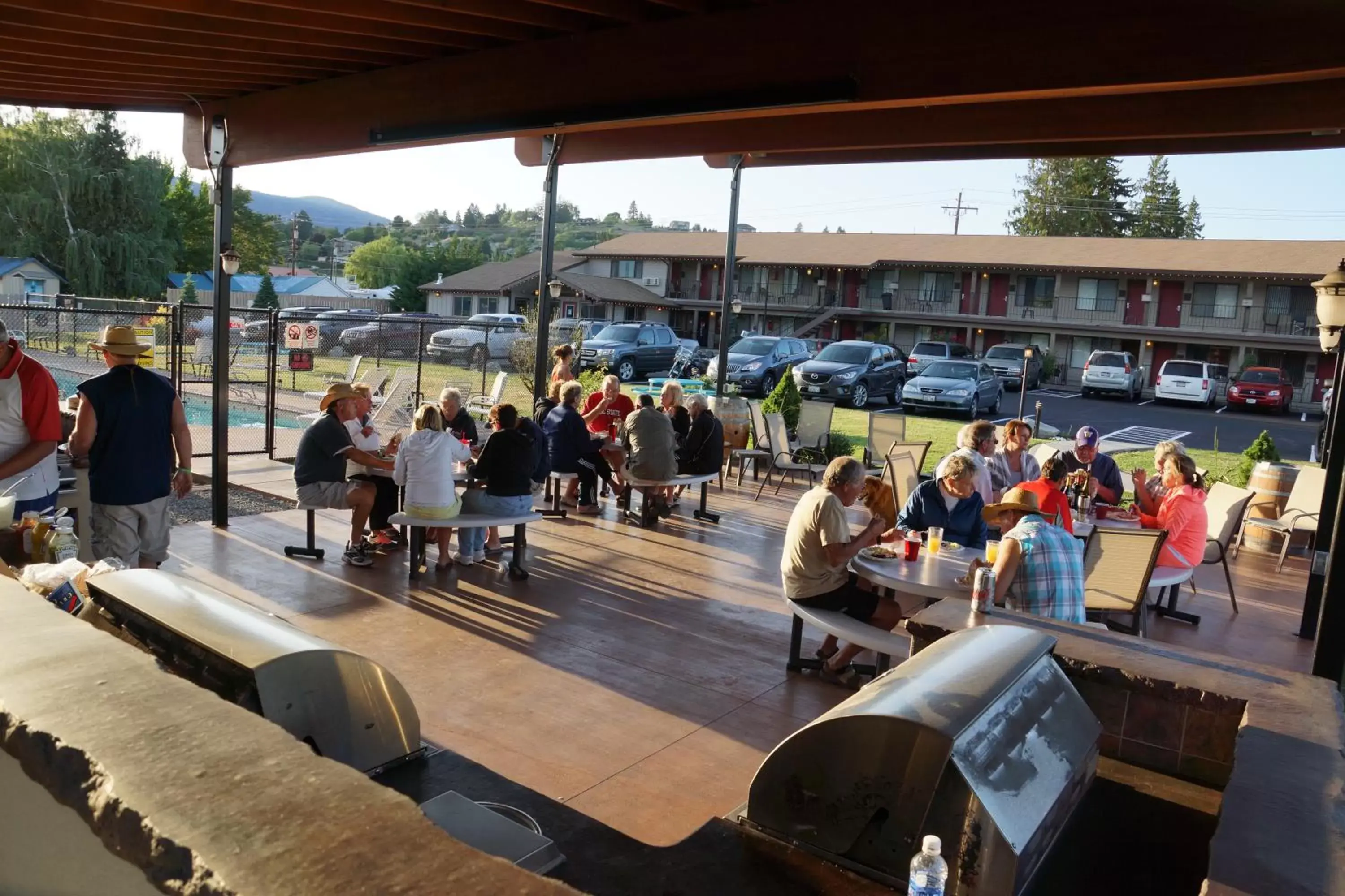 People, Restaurant/Places to Eat in Mountain View Lodge