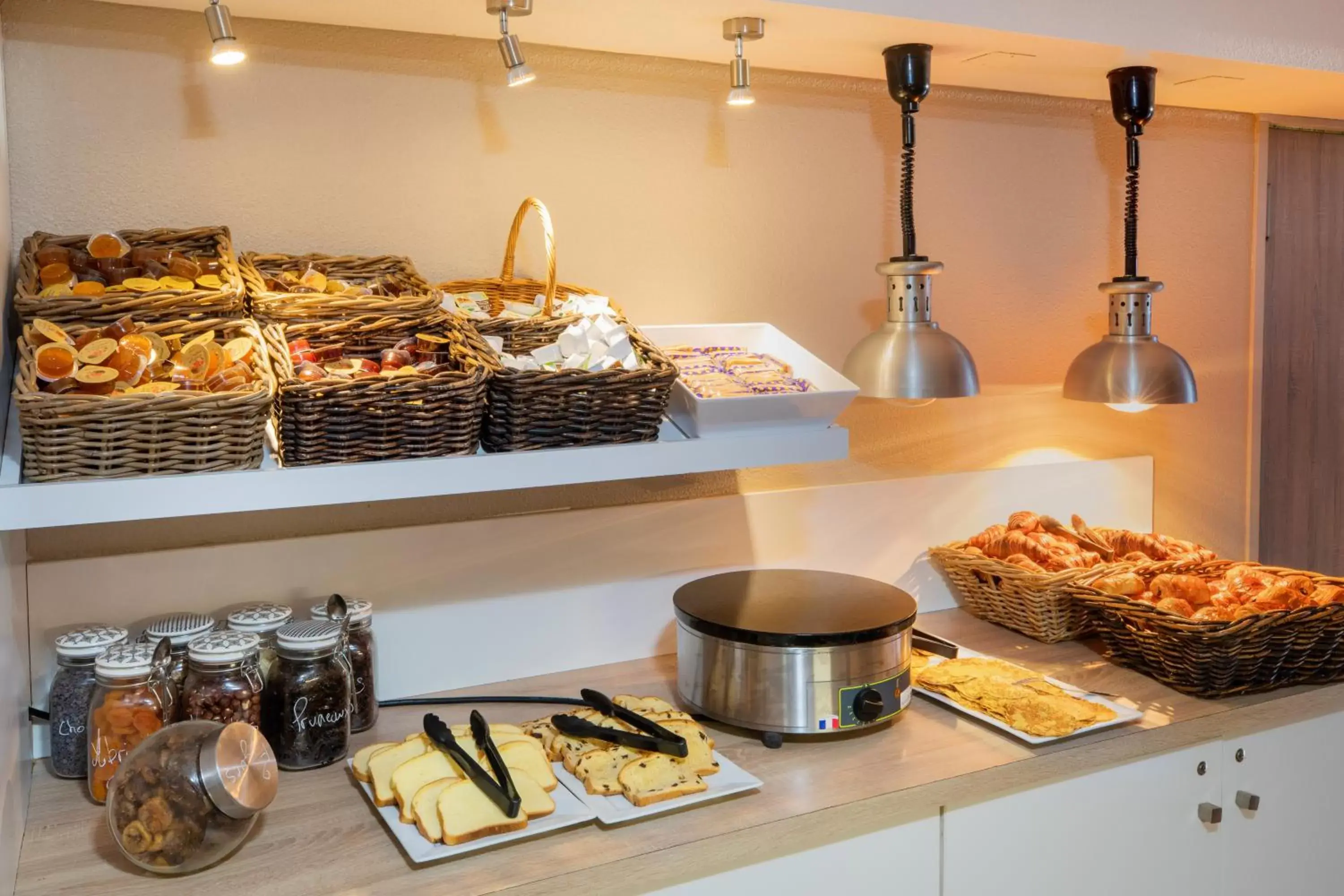 Buffet breakfast, Food in SOWELL HOTELS Le Parc & Spa