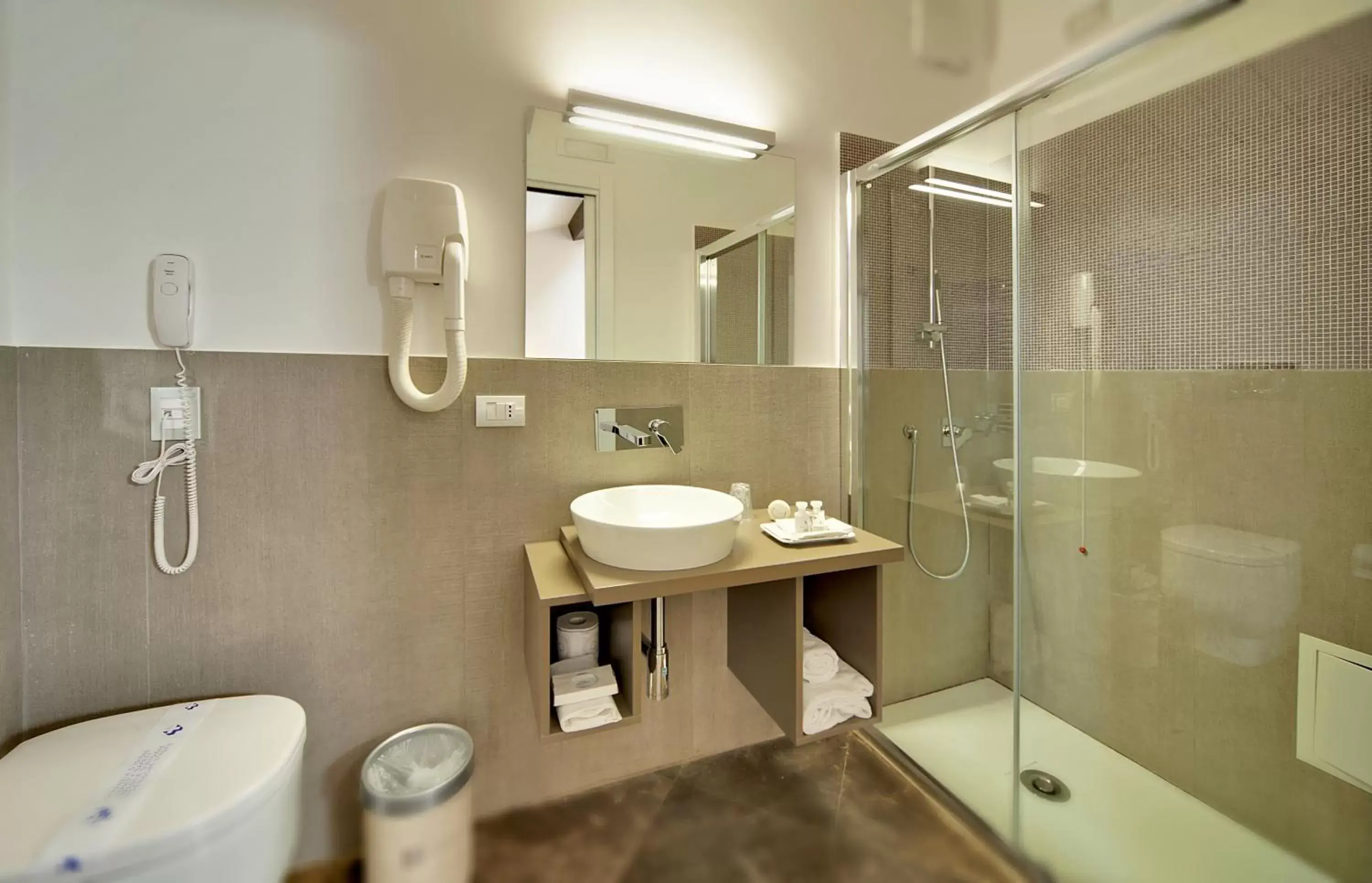 Shower, Bathroom in De Stefano Palace Luxury Hotel