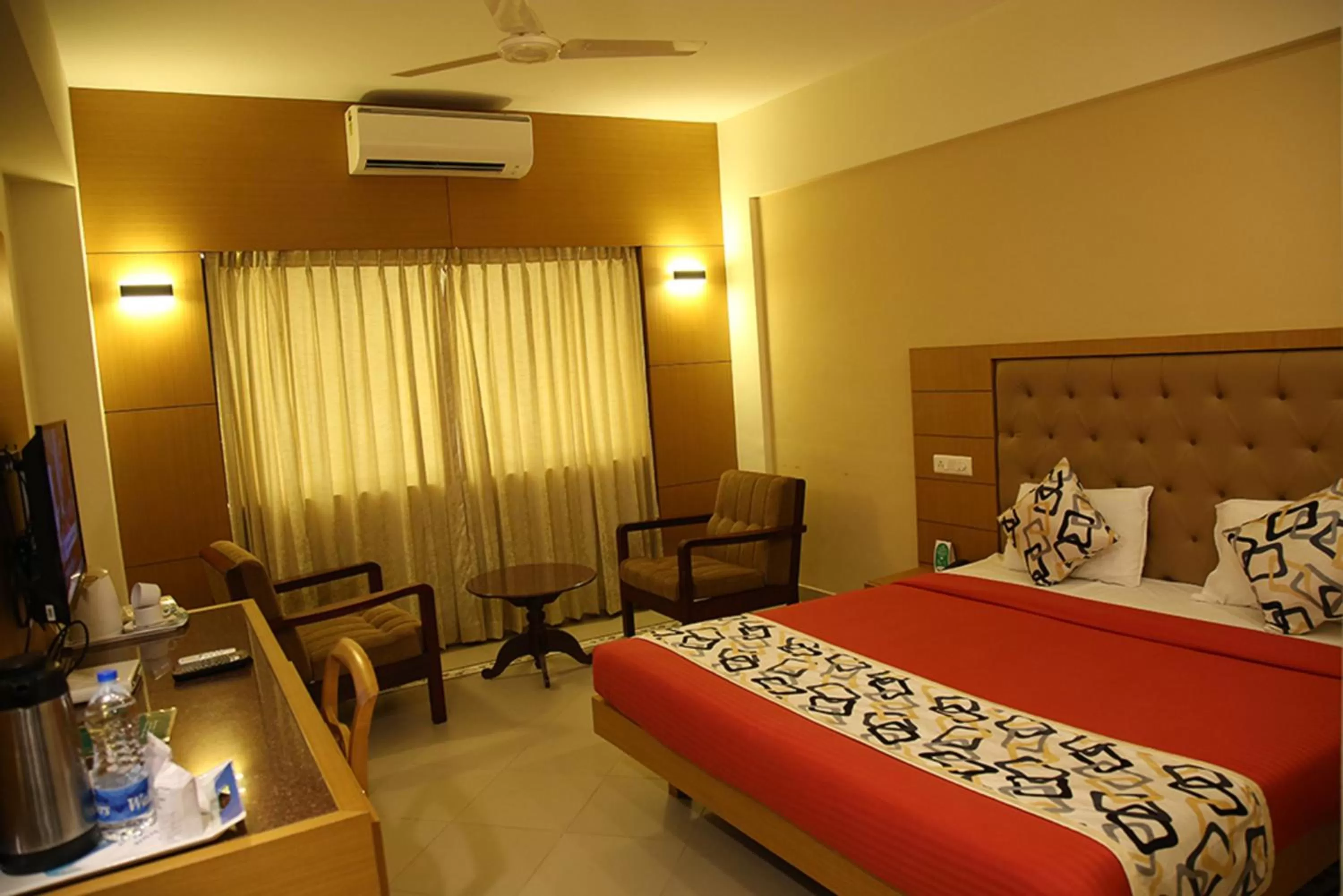 Photo of the whole room in Royal Omars