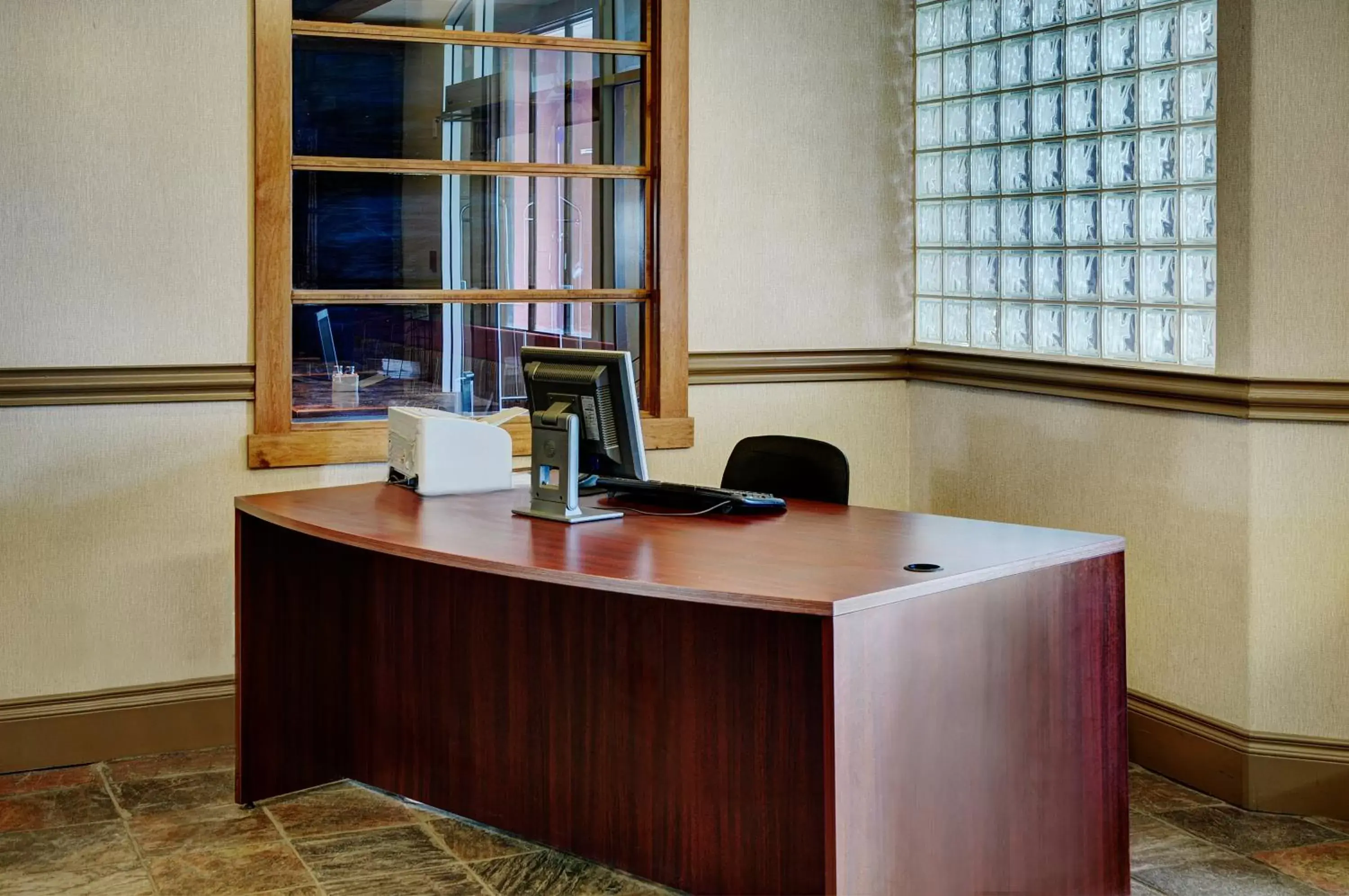 Business facilities in Lakeview Inns & Suites - Fort Saskatchewan