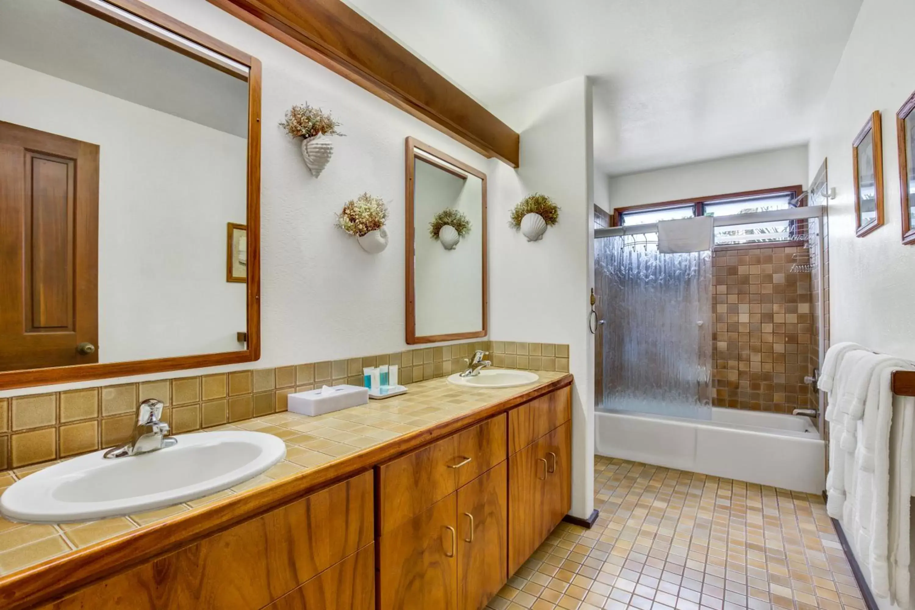 Bathroom in Kanaloa at Kona by Castle Resorts & Hotels