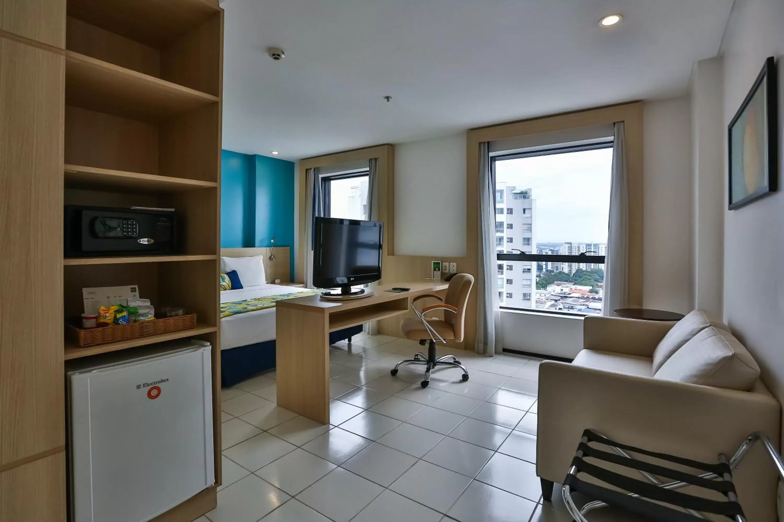 Bedroom, TV/Entertainment Center in Quality Hotel Manaus