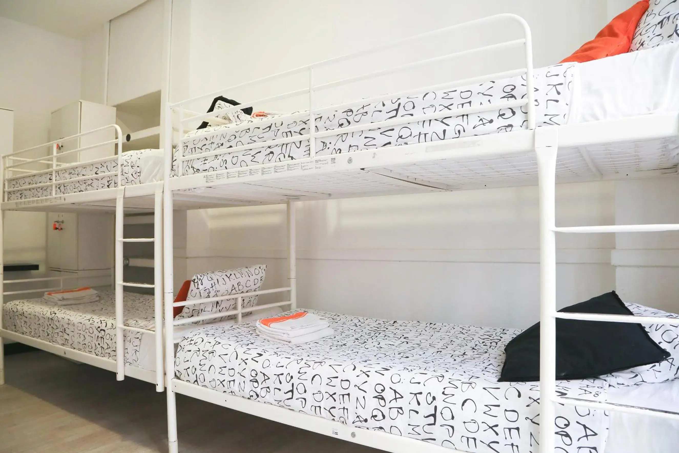 bunk bed, Bed in Hostels Meetingpoint