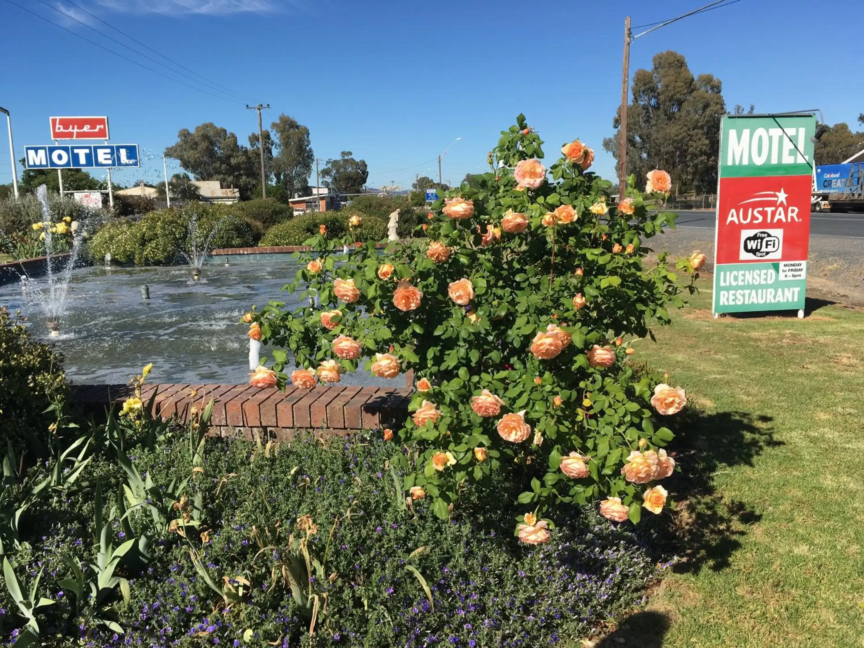 Property Logo/Sign in Byer Fountain Motor Inn