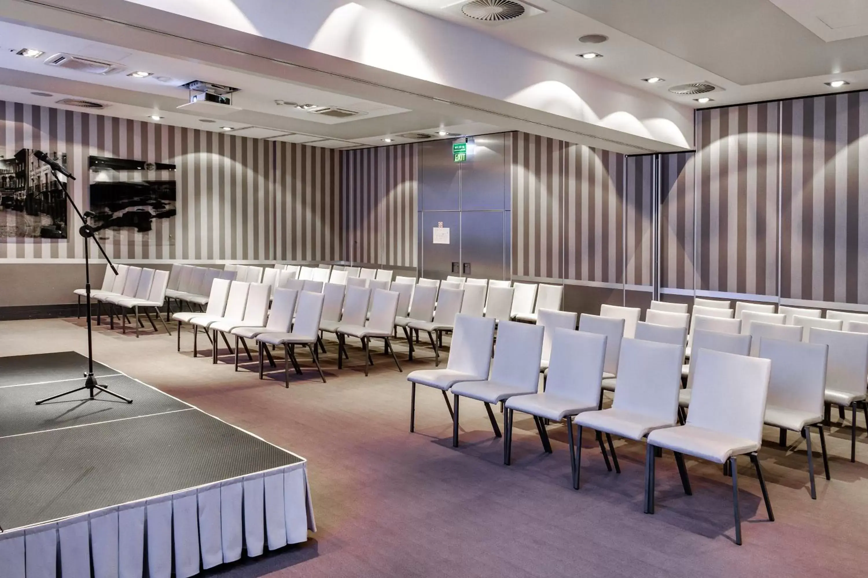 Meeting/conference room in Holiday Inn Bydgoszcz, an IHG Hotel