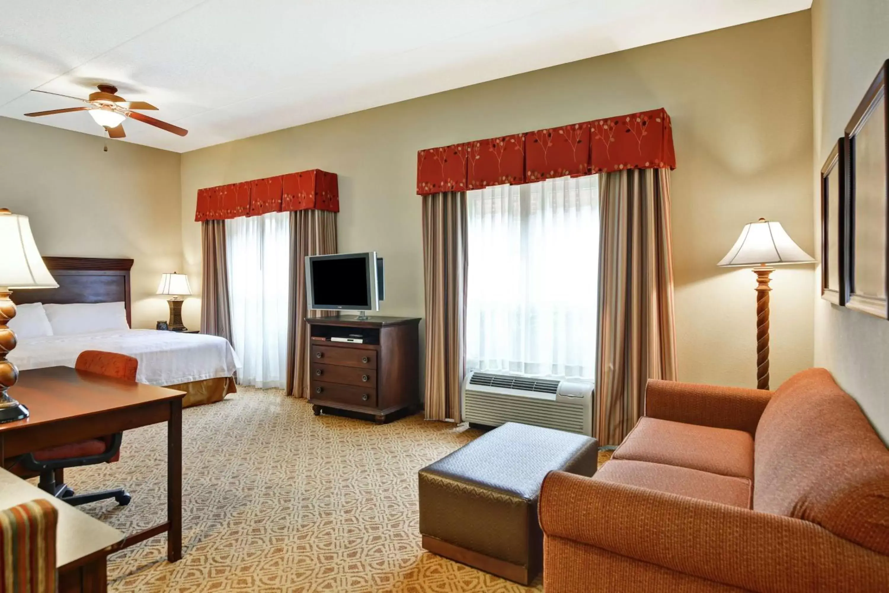 Bedroom, Seating Area in Homewood Suites Fredericksburg