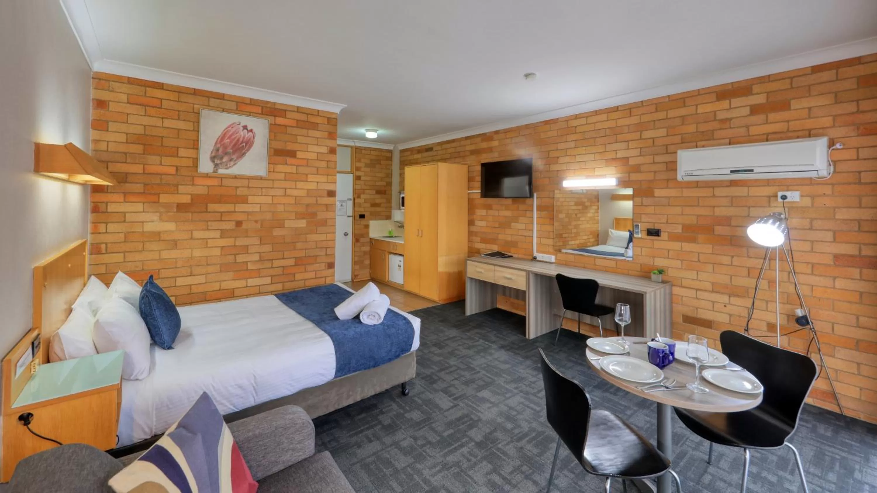 Bed in Court Street Motel