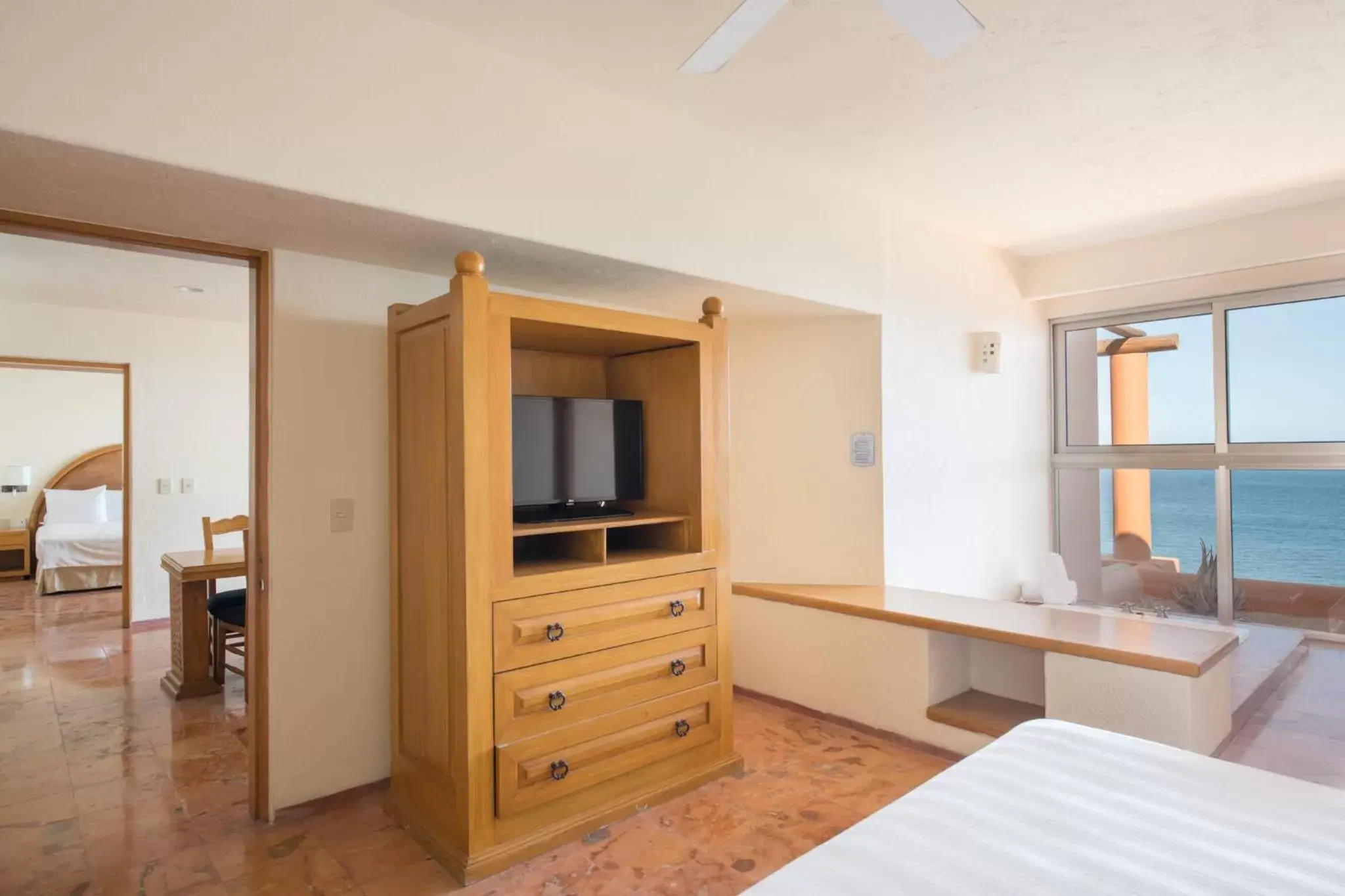 Bedroom, TV/Entertainment Center in Club Regina Los Cabos