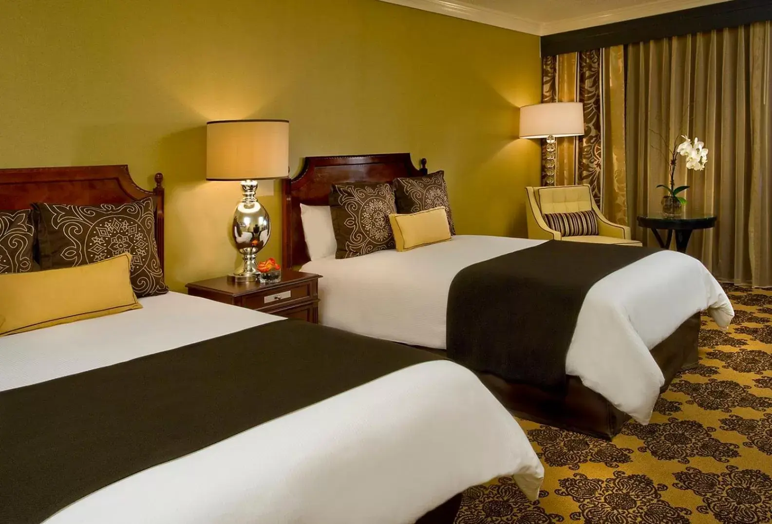 Bedroom, Bed in Omni Houston Hotel