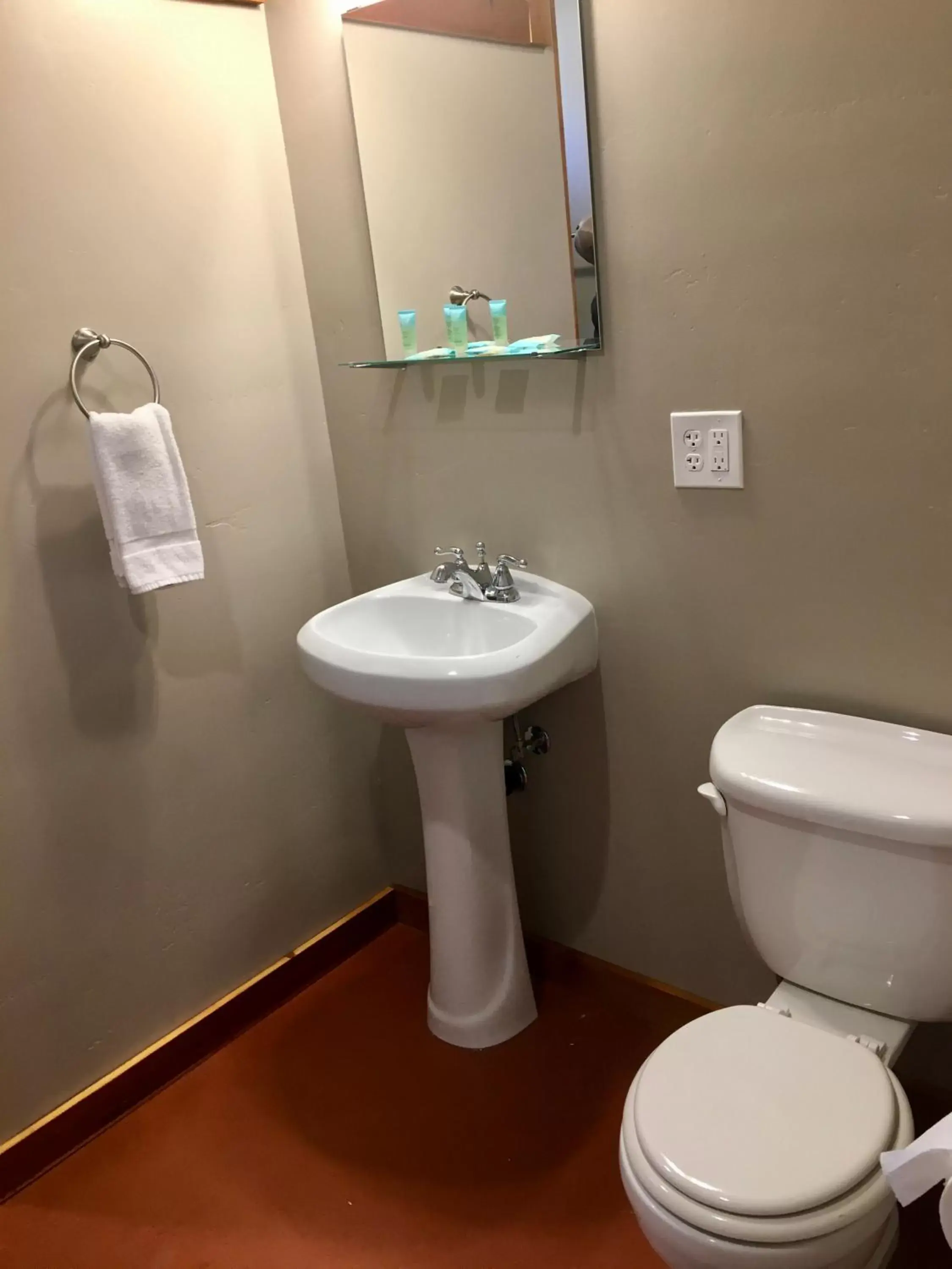 Toilet, Bathroom in Lee's Ferry Lodge at Vermilion Cliffs