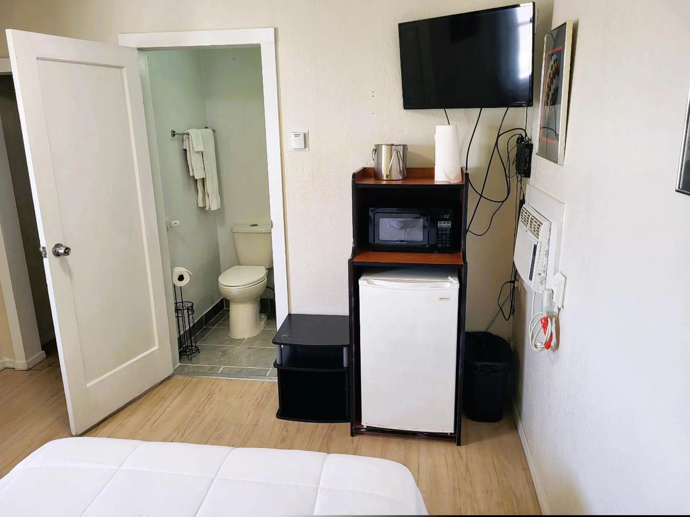 Toilet, Bed in Rose's Motel