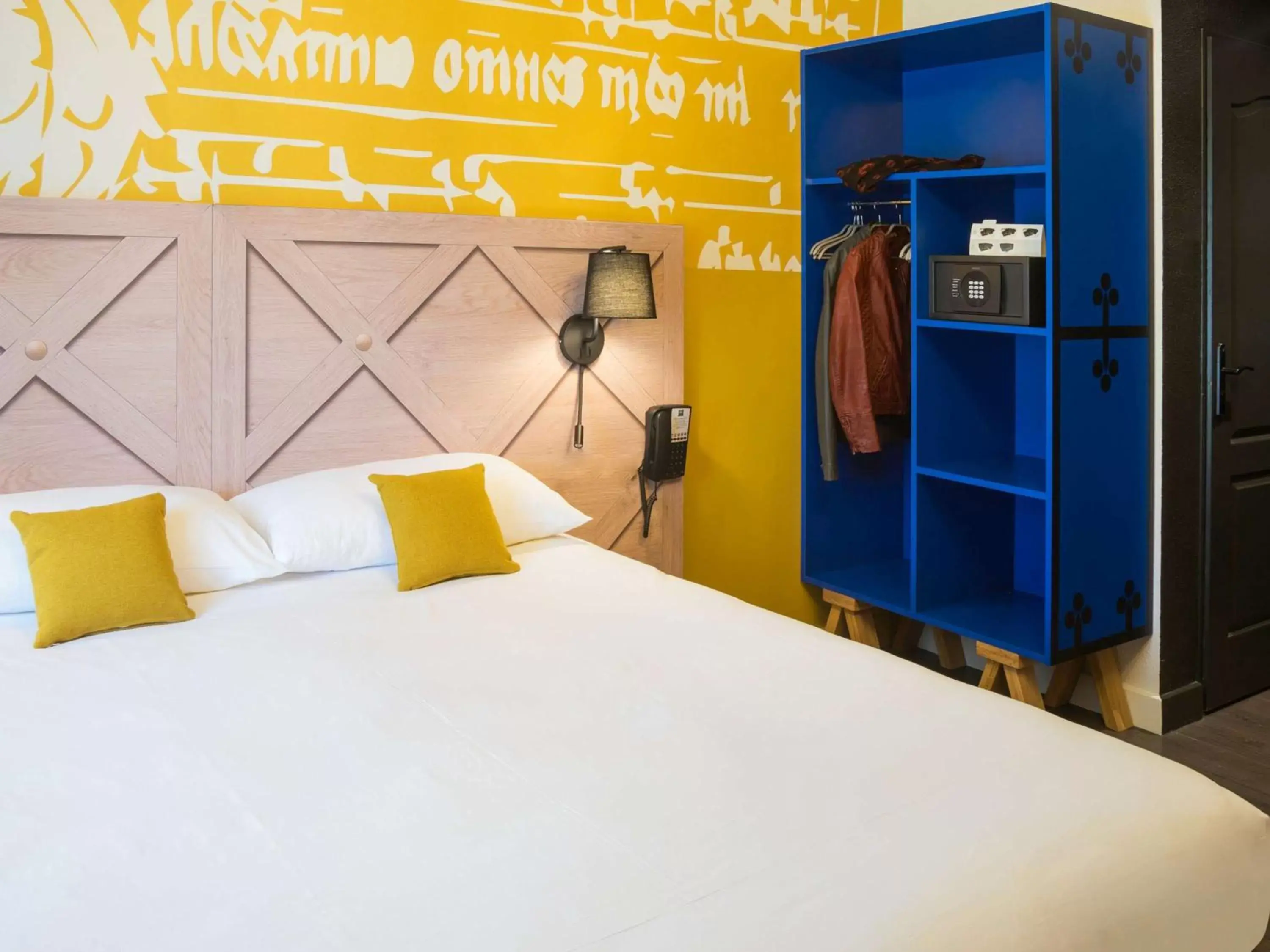 Bedroom, Bed in ibis Styles Carcassonne La Cité