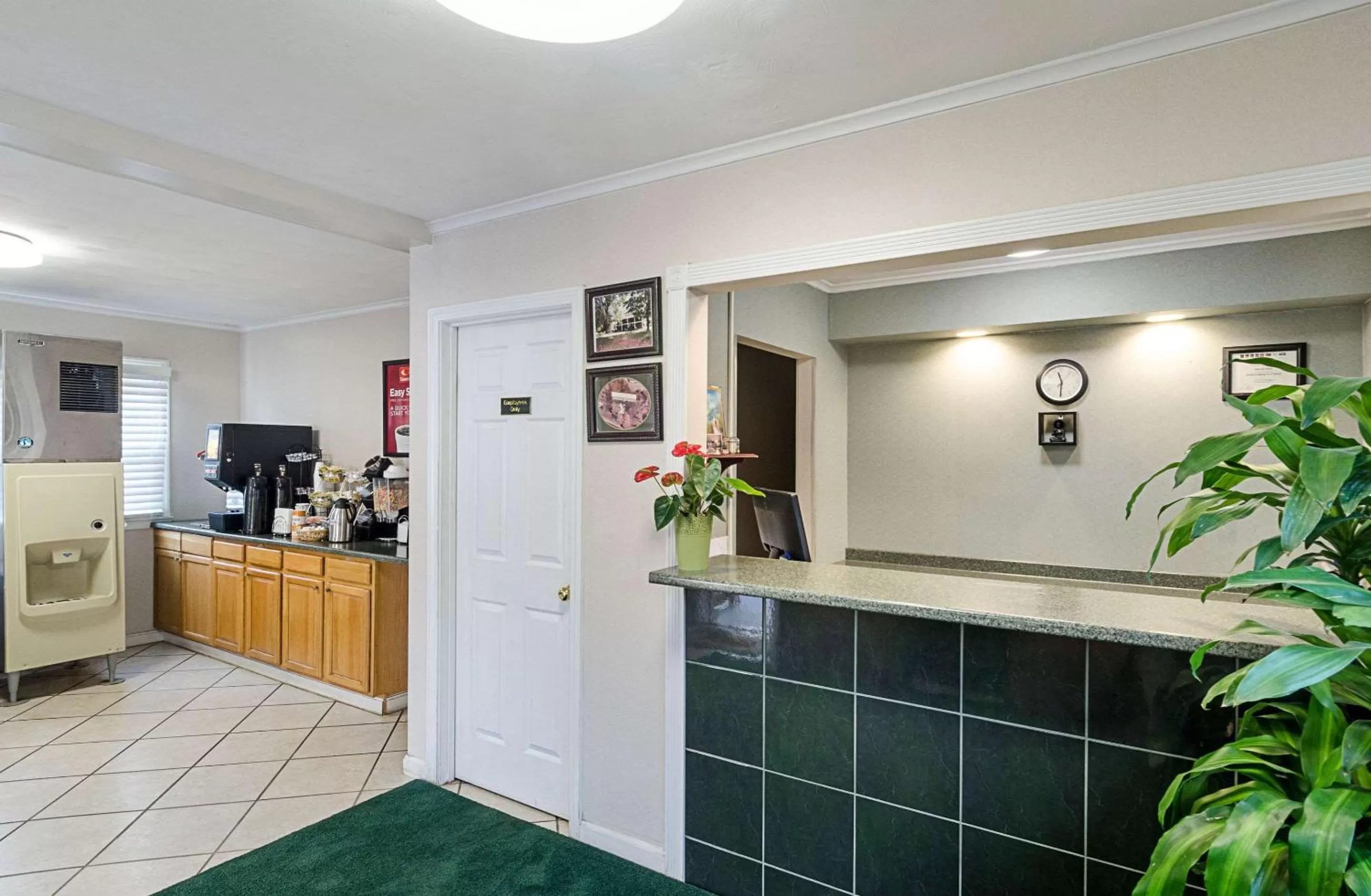 Lobby or reception in Econo Lodge Sturbridge Route 20