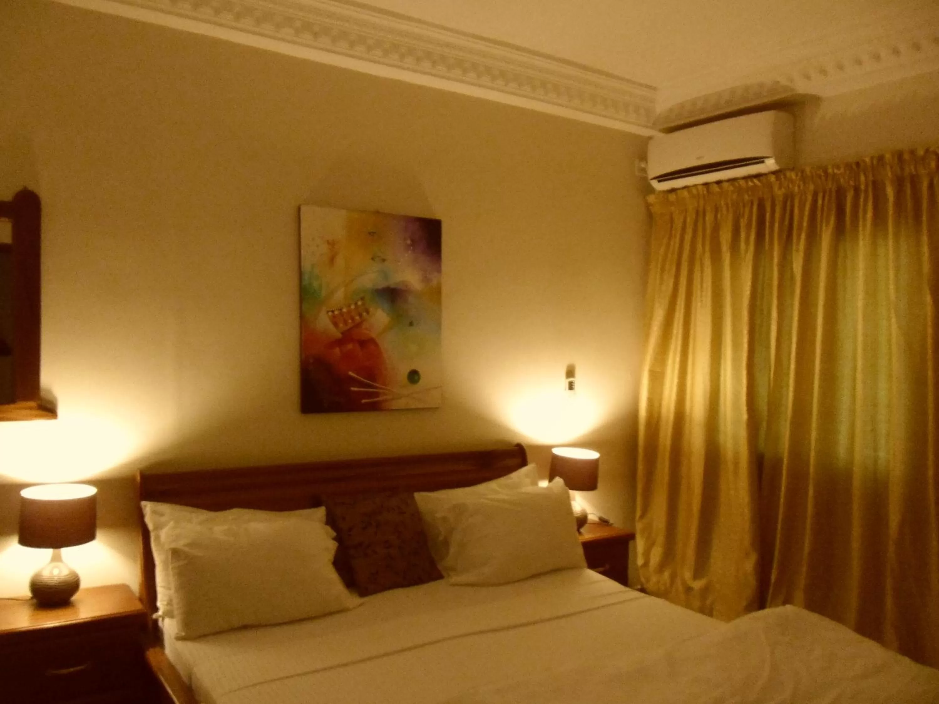 Photo of the whole room, Bed in Résidence RoseKane