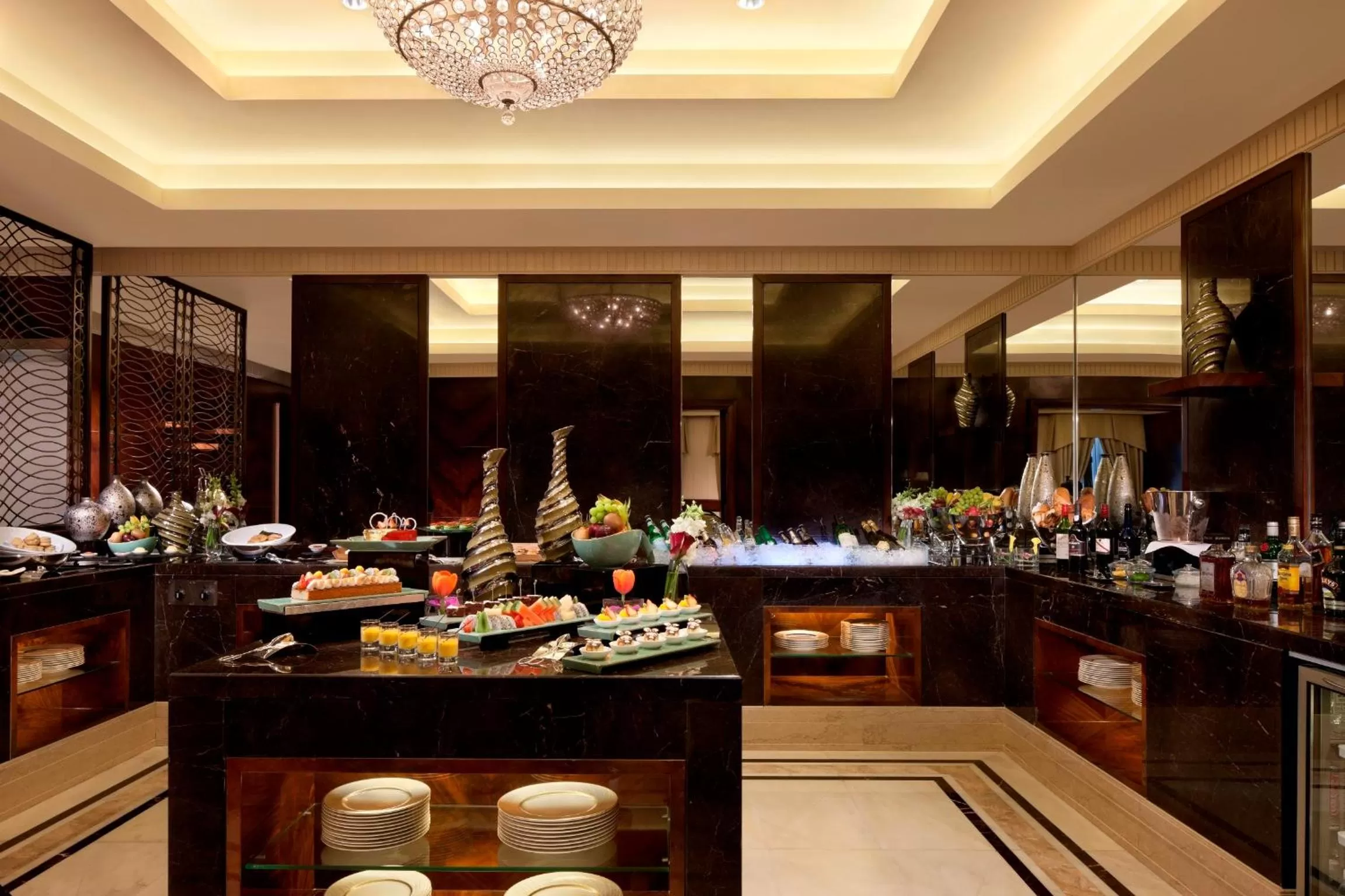 Area and facilities in Fairmont Peace Hotel on the Bund