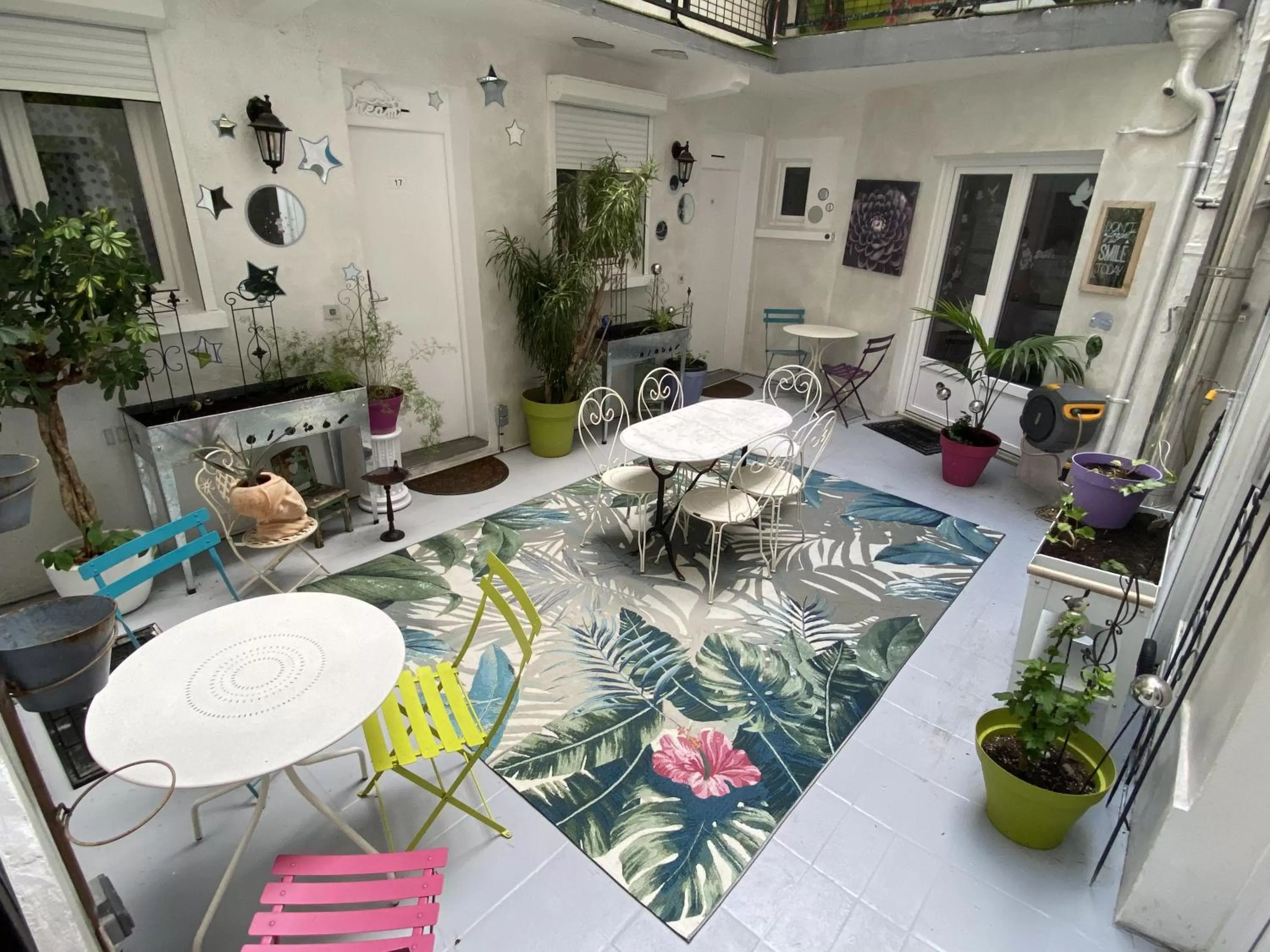 Inner courtyard view in Hôtel Malar