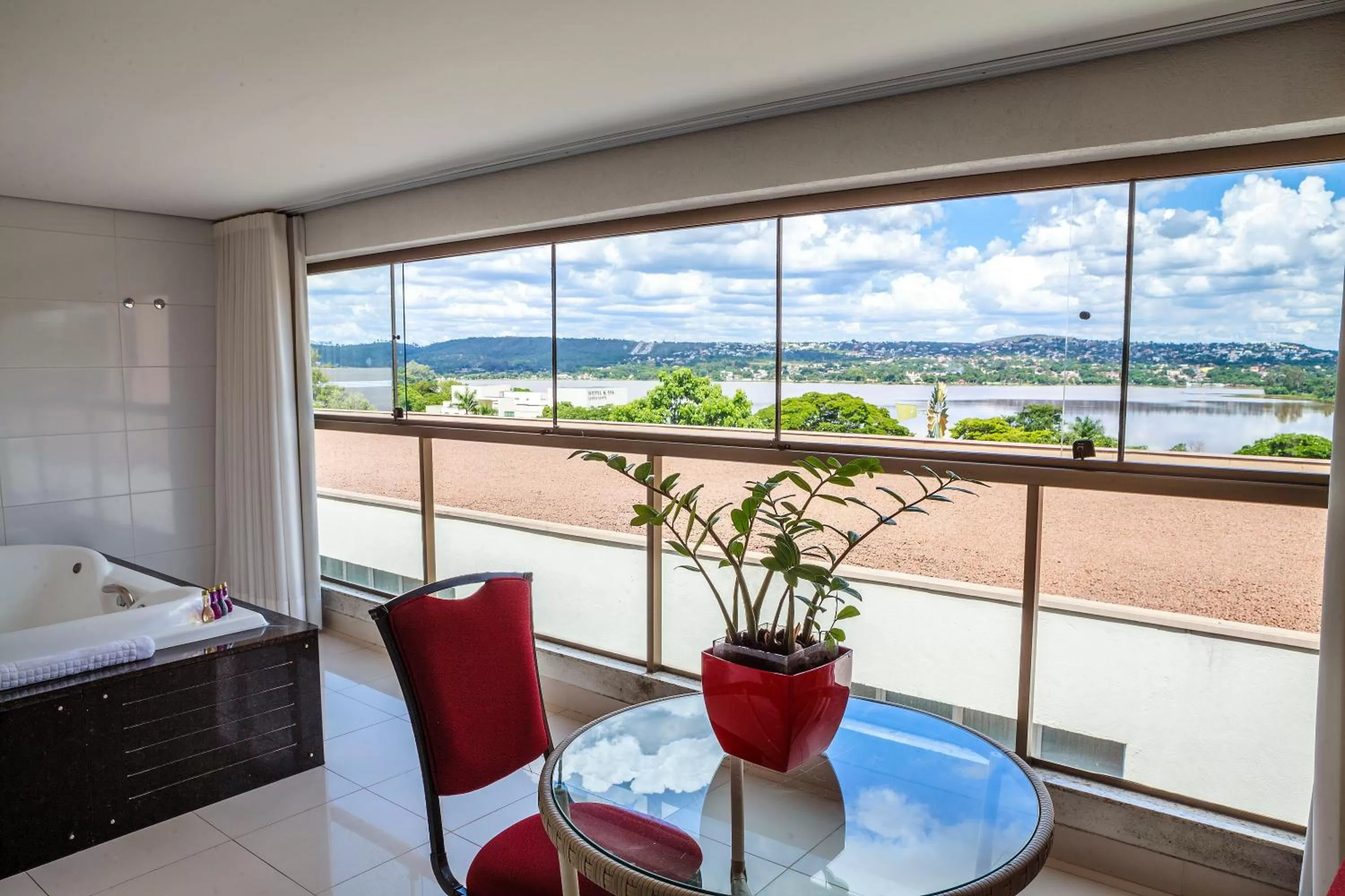 Living room in Ramada Hotel & Suites Lagoa Santa By Wyndham