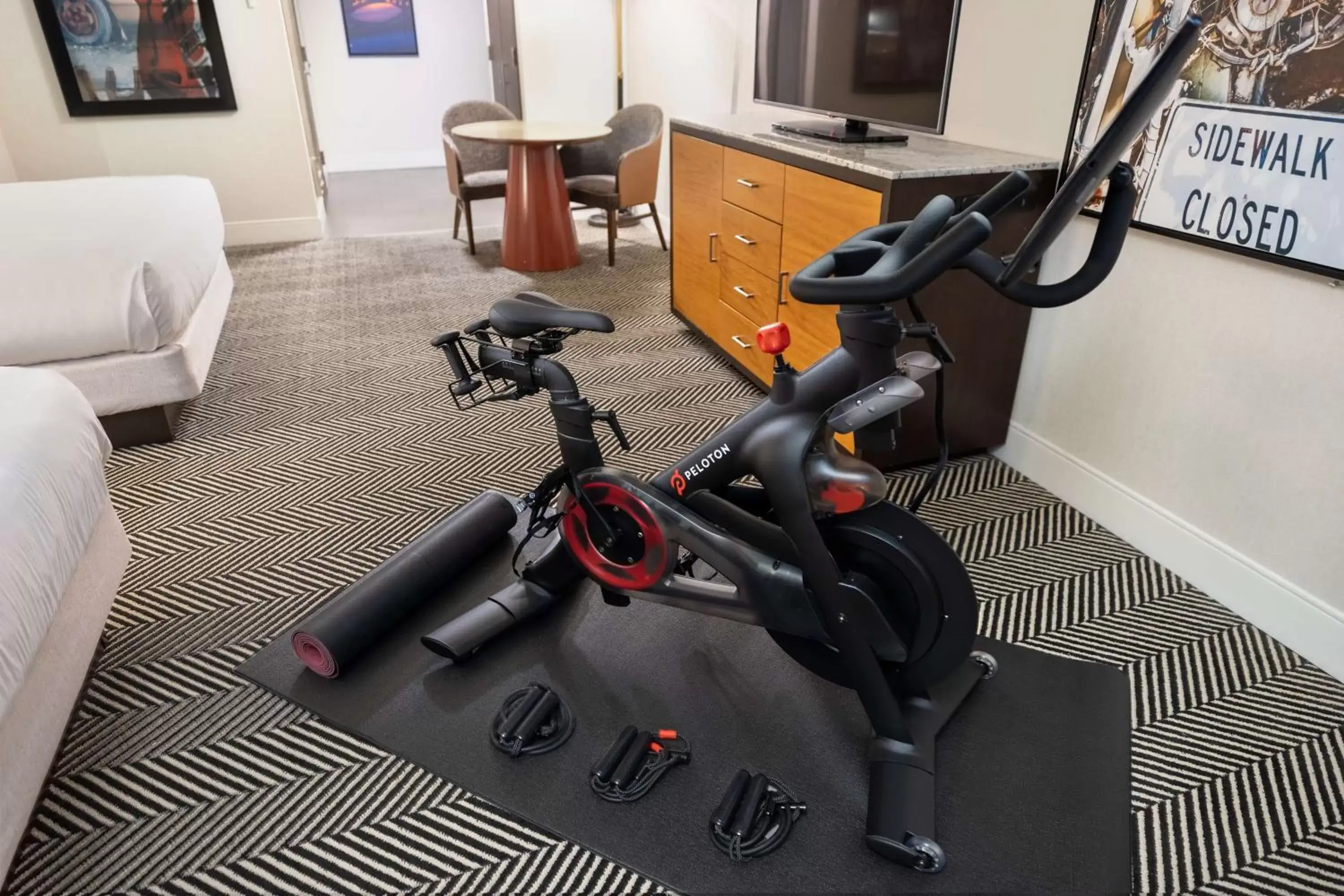 Bed, Fitness Center/Facilities in Hilton Austin