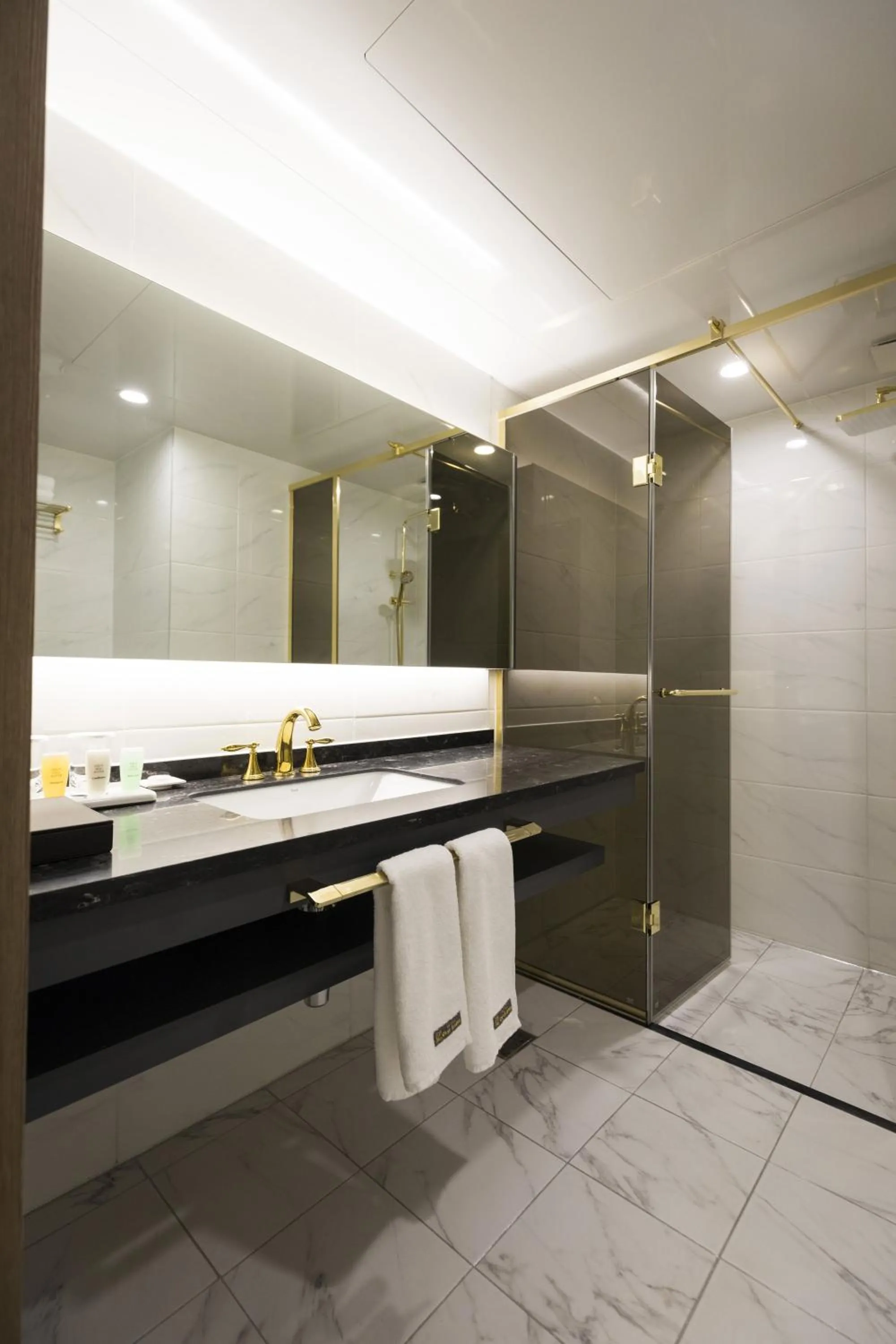 Bathroom in Casaloma Hotel