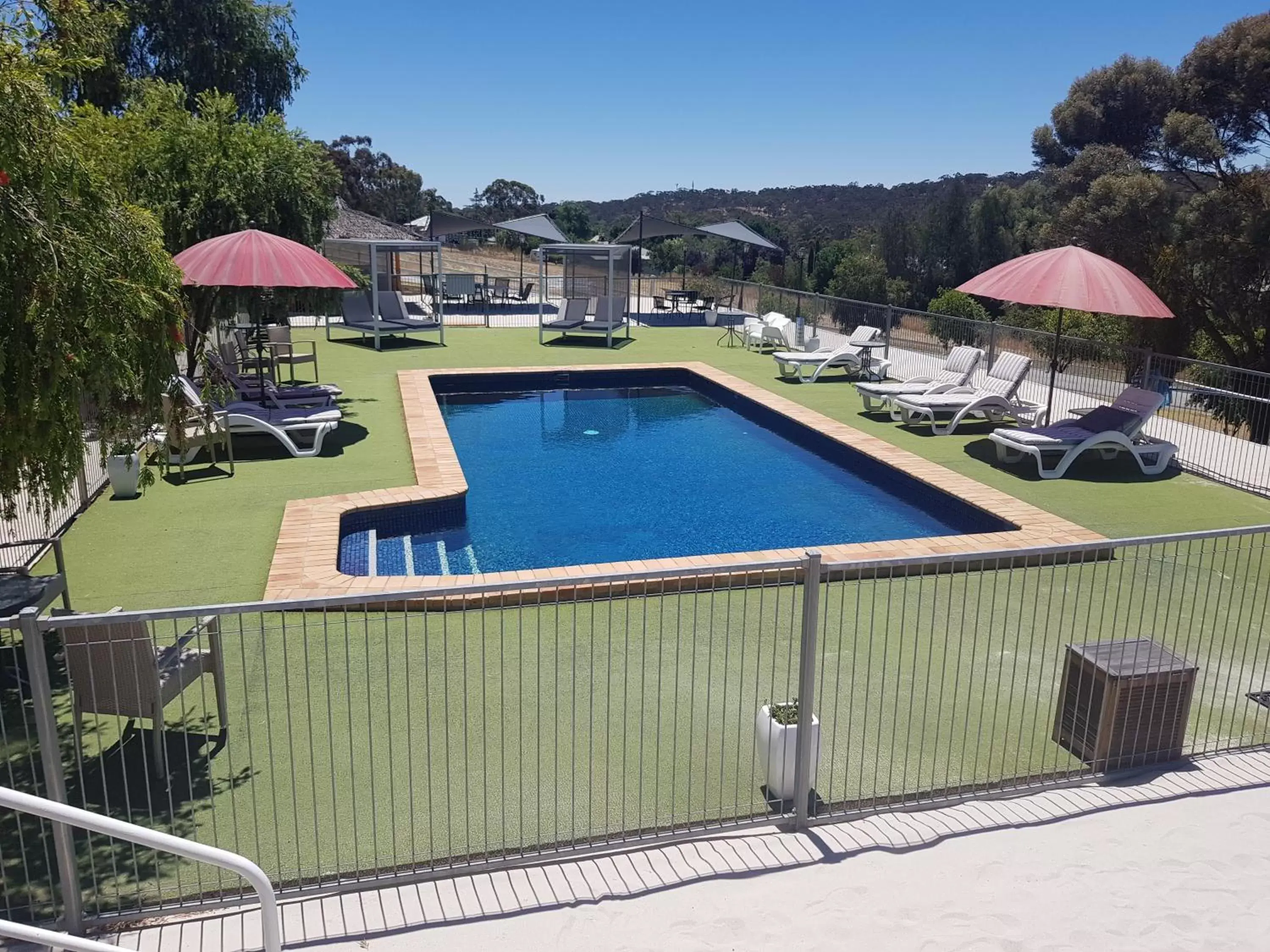 Swimming pool, Pool View in Clare Valley Motel