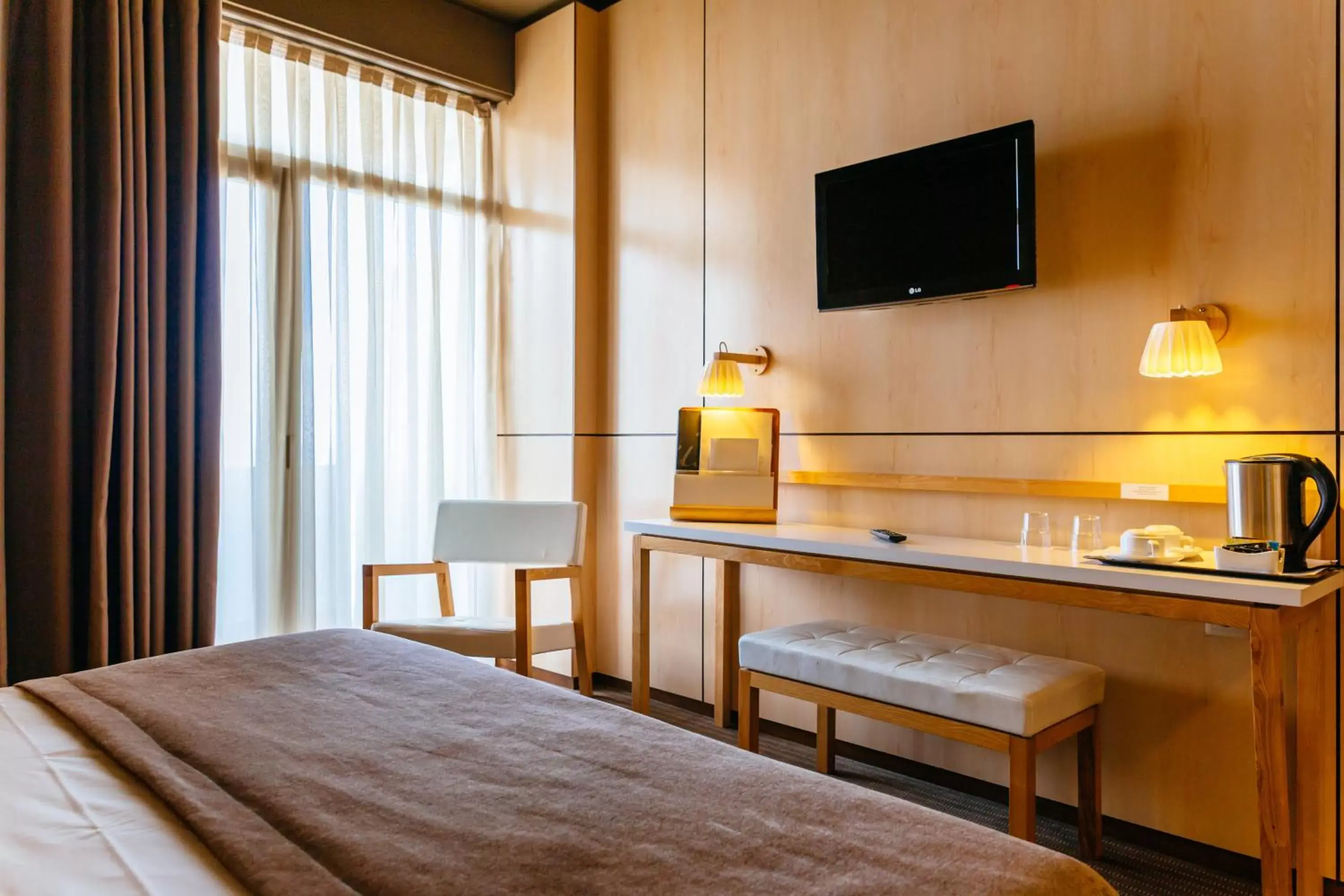 Bed, TV/Entertainment Center in Axis Vermar Conference & Beach Hotel