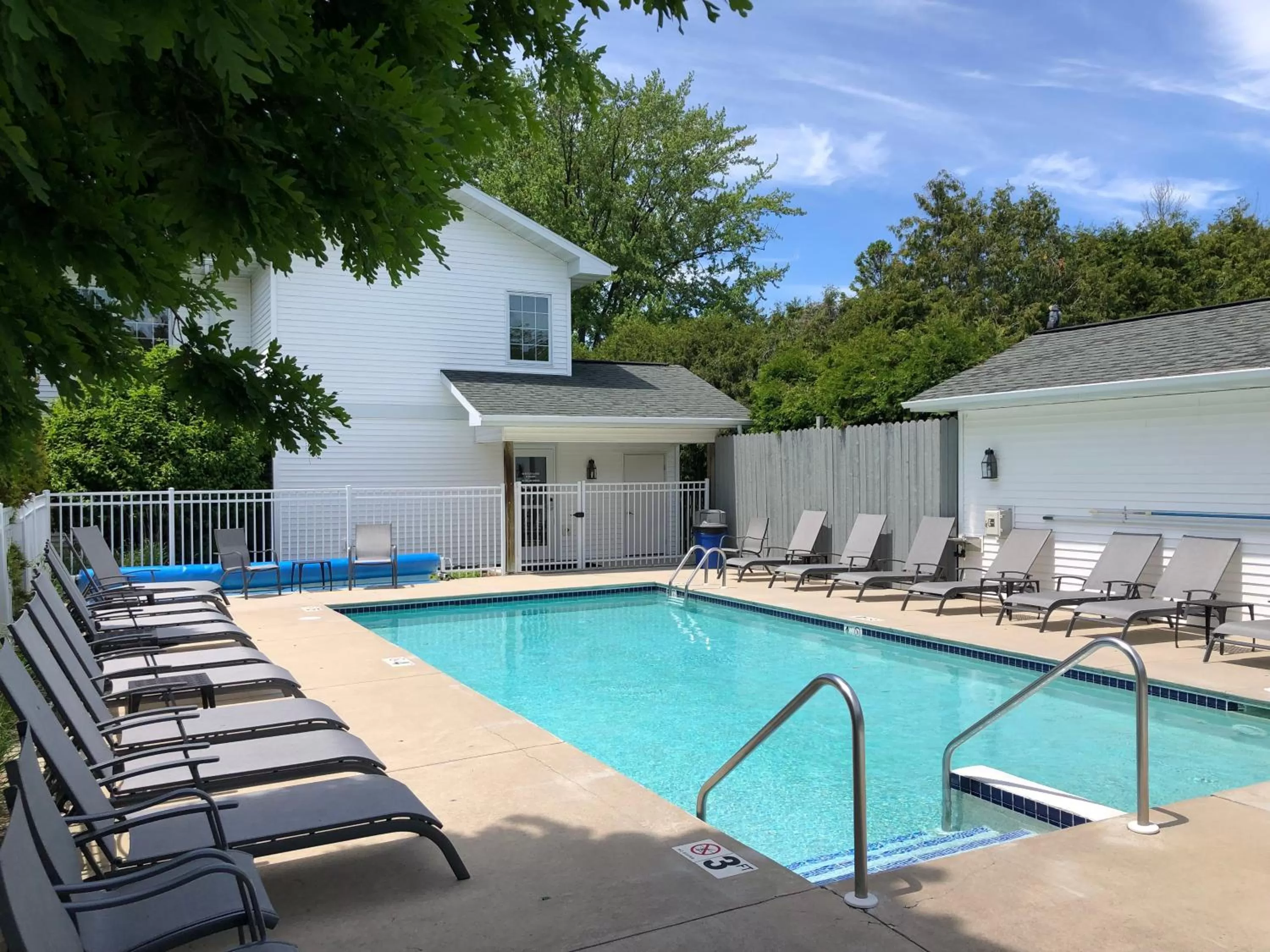 Swimming pool in Homestead Suites - Fish Creek