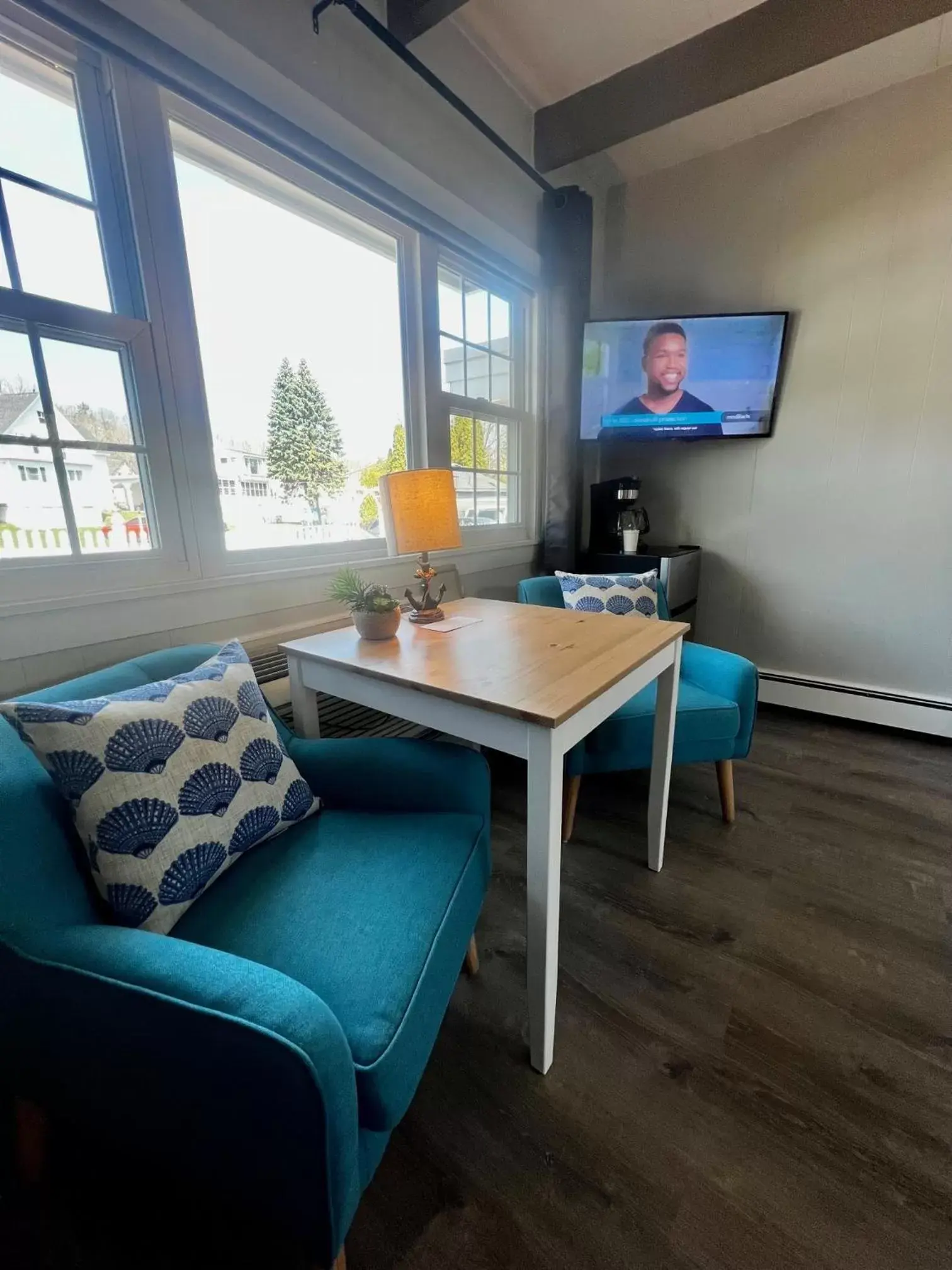 Seating Area in Claddagh Motel & Suites