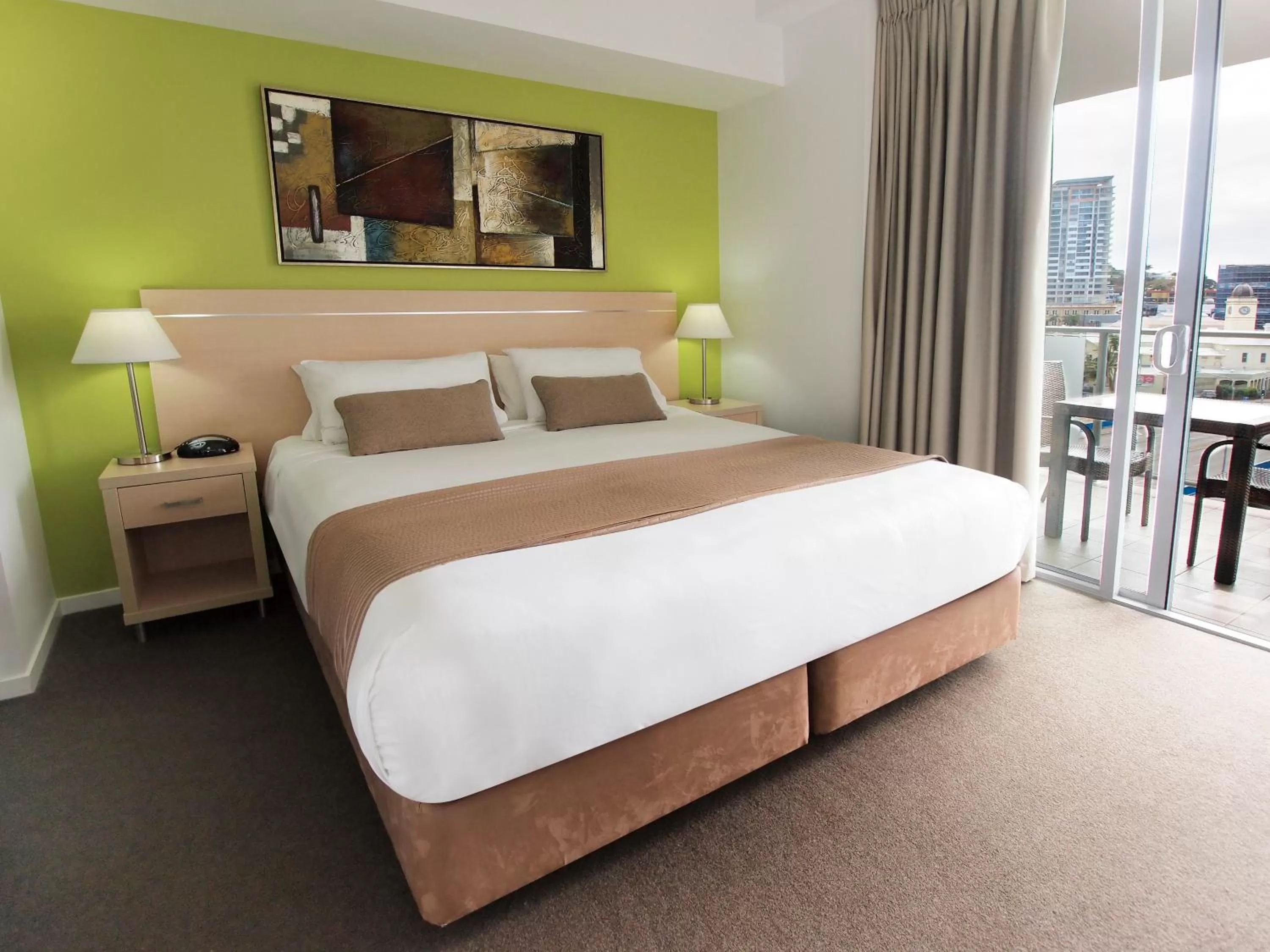 Bathroom, Bed in Oaks Townsville Gateway Suites